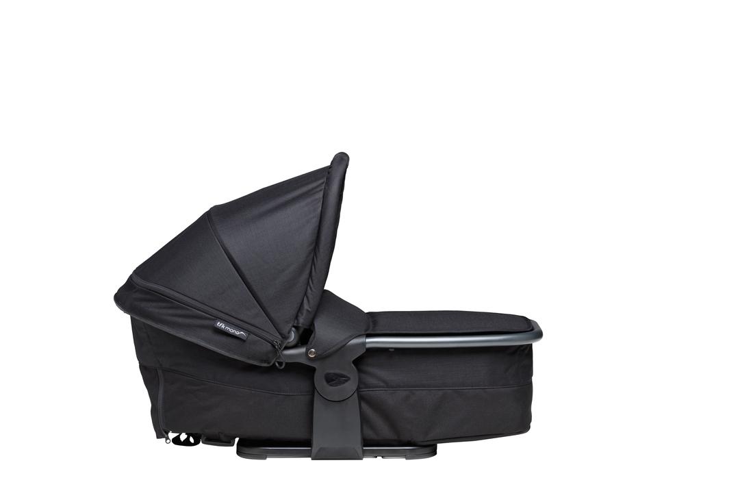 Kinderwagenaufsätze, sog. T-M1-K und T-D1-K, Kombieinheit für Mono und Duo Kinderwagen, Fotos siehe Anlage,
- nahezu ovale Babywannen,
- mit einer Kunststoffvorrichtung zum Aufklicken auf ein Kinderwagengestell:
- - T-M1-K für Kombikinderwagen Mono,
- - T-D1-K für Komikinderwagen Duo,
- zum Transport von Kleinkindern bis zu drei Jahren,
- für das heranwachsende Kind verstellbar von einer liegenden in eine sitzende Position,
- mit ausziehbarem Sonnendach,
- aufgrund der objektiven Merkmale (u. a. Form, Abmessungen) erkennbar hauptsächlich zur
  Verwendung als Aufsatz für einen Kinderwagen bestimmt.

"Teile für Kinderwagen (Kinderwagenaufsätze)"
