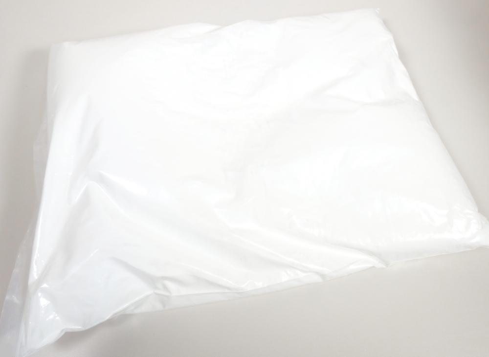 Angaben:
EBS Typ L‐205F; N,N’-Ethylene Bis Stearamide; Mischung; wird als internes und externes Schmiermittel in vielen Thermoplasten und duroplastischen Kunststoffen verwendet sowie als Dispergiermittel für Pigmente, Masterbatches.

Warenbeschaffenheit:
Feines, weißes Pulver; klar schmelzend und wachsartige Erstarrung ohne Fäden zu ziehen
Tropfpunkt (nach Ubbelohde): über 40°C
Viskosität (ermittelt mit einem Rotationsviskosimeter bei einer Temperatur von 10°C über dem Tropfpunkt): < 10Pas

Befund:
Künstliches Wachs, anderes als Polyethylenglycolwachs.