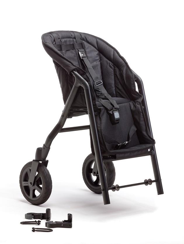 Kinderanhänger, sog. Shuttle, Art.-Nr.: T-117-310 / T-SH2-310, Foto siehe Anlage,
- Anhänger mit zwei Hinterrädern aus Kunststoff, einem Rahmen aus
  Aluminium und einem Sitzeinhang aus Polyester,
- mit den Abmessungen von ca. 51 cm x 52 cm x 86 cm,
- vorne mit einer stangenartigen Anhängevorrichtung ausgestattet,
- werden hinten mittels der beiliegenden, besonderen Anhängevorrichtung
  (nicht charakterbestimmend) an der Hinterradachse von Kinderwagen
  (Fahrzeuge der Pos. 8715) angekuppelt,
- werden zum sitzenden Transport eines weiteren Kindes verwendet.

"Anhänger (Kinderanhänger), andere als in den Unterpositionen 8716 10 bis 8716 39 genannte"