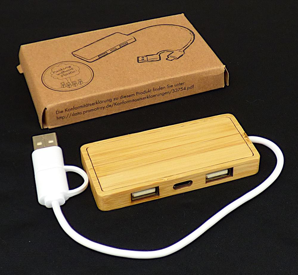 Signalumsetzer, sog. USB-Hub, im Wesentlichen bestehend aus einer mit aktiven und passiven Bauelementen bestückten, gedruckten Schaltung in einem ca. 78 x 36 x 10 mm großen Holzgehäuse mit drei USB-Schnittstellen sowie einem festangebrachten, ca. 17 cm langem Kabel mit USB-Stecker. Das Gerät dient zur Signalverteilung an bis zu 3 Peripheriegeräte mit USB-Schnittstelle. Es ist von der hauptsächlich in automatischen Datenverarbeitungsmaschinen verwendeten Art, an die Zentraleinheit anschließbar und in der Lage, Daten in einer vom System verwendbaren Form zu empfangen und zu liefern. 

Die Ware wird als "Einheit für automatische Datenverarbeitungsmaschine, andere als von den Unterpositionen (HS) 8471 50 bis 8471 70 erfasst" eingereiht.

Anlage: 1 Abbildung