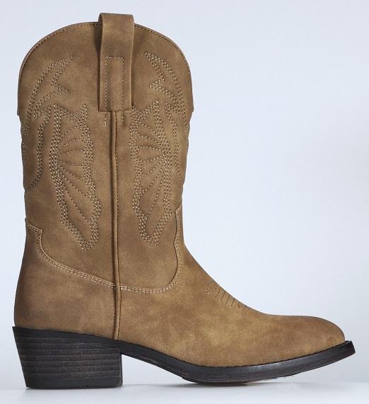 Stiefel, Größe 37, Foto siehe Anlage,
- mit Laufsohlen aus laut Antrag Kunststoff,
- mit Oberteil aus Kunststoff (Spinnstoff mit einer mit bloßem Auge wahrnehmbaren Außenschicht
  aus Kunststoff),
- das Oberteil ist mit Ziernähten versehen,
- auf der Innenseite mit einem Reißverschluss,
- auf der Außenseite mit einer Anziehhilfe,
- den Knöchel bedeckend,
- ohne Metallschutz in der Vorderkappe,
- mit einem ca. 4,2 cm hohen Blockabsatz.

"Schuhe, andere als in der Position 6401 genannte, mit Laufsohlen und Oberteil aus Kunststoff,
 andere als in den Unterpositionen (HS) 6402 12 bis 6402 20 genannte, den Knöchel bedeckend,
 andere als in der Unterposition (KN) 6402 9110 genannte"