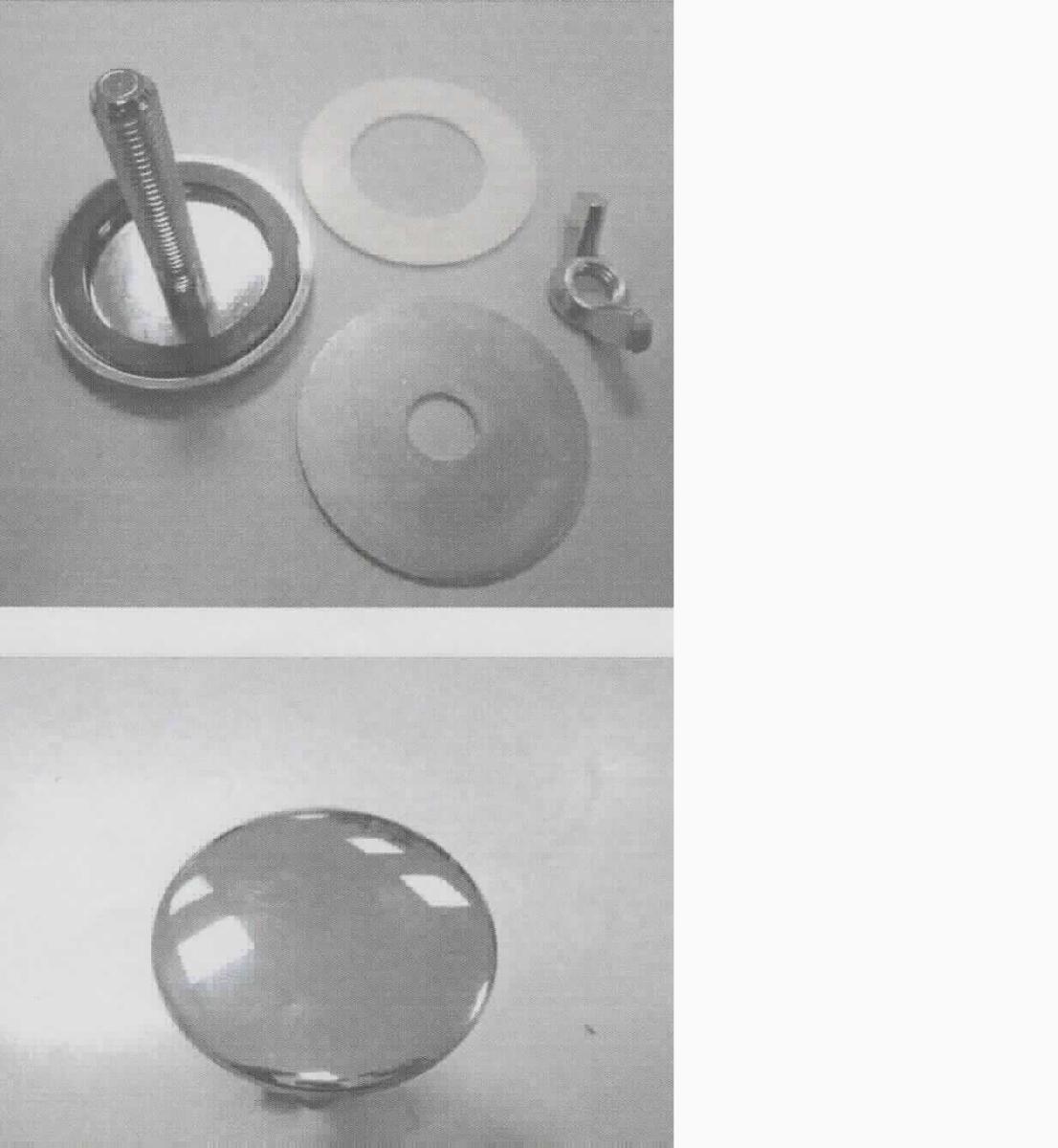 Es handelt sich um flache, nahezu kreisrunde Erzeugnisse aus einer Kupfer-Zink-Legierung mit gewichtsmäßig vorherrschendem Kupfergehalt (Messing), die mittig mit einem Gewindebolzen und einem Dichtring aus Kunststoff oder Kautschuk versehen sind. Die zerlegten Erzeugnisse sind mit einer Unterlegscheibe und einer Mutter, je aus Stahl, und einem weiteren Dichtungsring aus Kunststoff oder Kautschuk ausgestattet. 
Die Waren dienen als Abdeckung von Hahnlöchern in Handwaschbecken (Sanitärbereich).
Kupfer herrscht gewichtsmäßig gegenüber Stahl vor. 
Abmessungen: Durchmesser etwa 52 mm.
- Antragstellerangaben - 

Abbildung siehe Anlage.

Derartige Erzeugnisse gehören als "andere Sanitärartikel aus Kupfer, nicht handgearbeitet" zur Codenummer 7418 2000 90 0 des Zolltarifs.