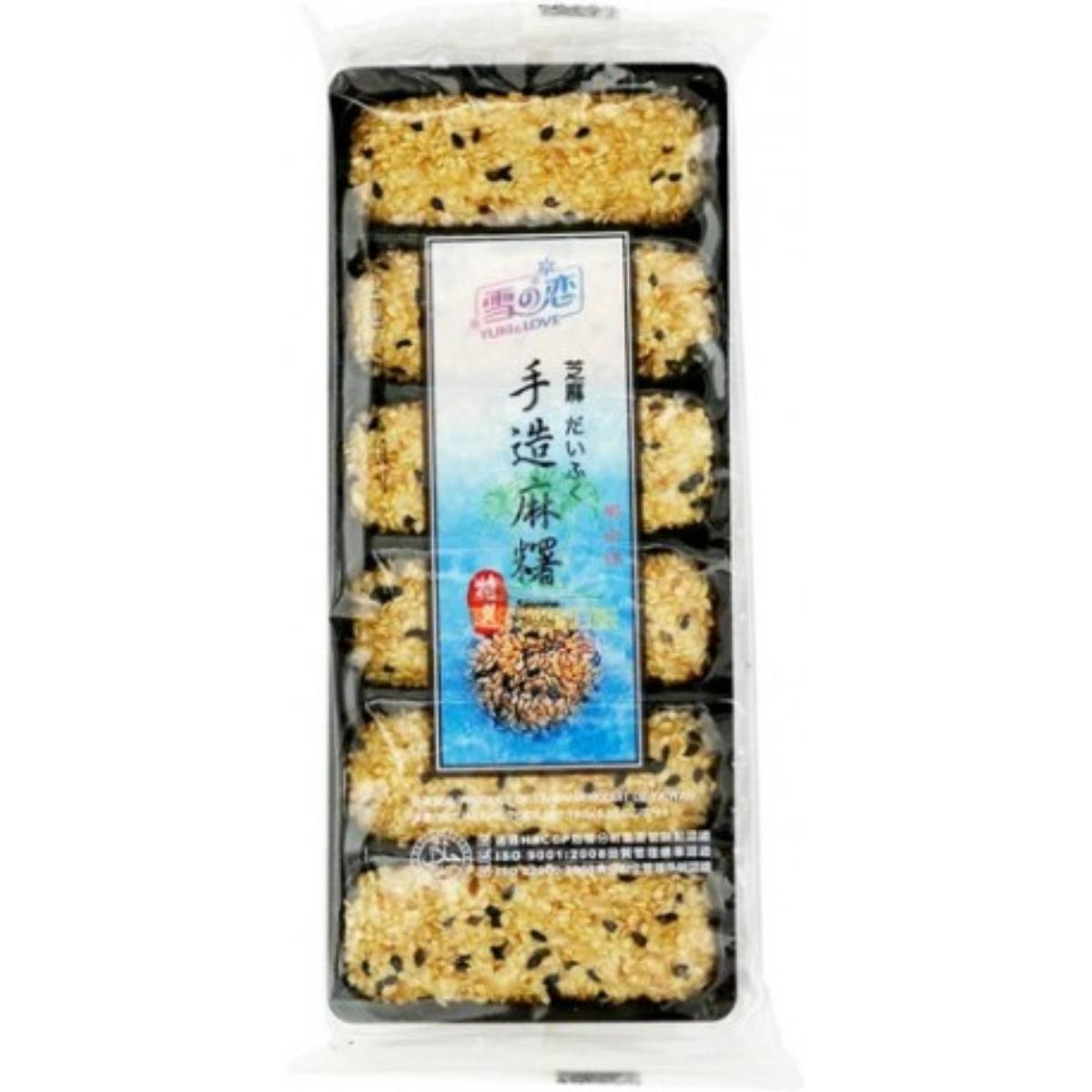 Mochi mit Sesam.

Neuerteilung von vZTA DEBTI-18637/17-1.

Beschaffenheit des im Rahmen der Erteilung von vZTA DEBTI-18637/17-1 vorgelegten und untersuchten Warenmusters: Bedruckter und etikettierter Kunststoffschlauchfolienbeutel mit Angaben zum Erzeugnis (Gefüllte Reiskuchen (Mochi), mit Sesam, 180 g) und zu den Zutaten (siehe Feld 8); darin eine schwarze Tiefziehschale mit sechs Fächern, die weiße, weiche, elastische, leicht durchscheinende, länglich-ovale, mit hellen und schwarzen Sesamsamen bestreute und einer bräunlichen mousseartigen Masse gefüllte Konfektteile (ca. 7 cm x 2 cm x 1 cm) enthalten.

Kakao: nach der Zutatenliste nicht enthalten
Stärke/Glucose*: 25 bis weniger als 50 GHT
Saccharose/Invertzucker/Isoglucose**: 5 bis weniger als 30 GHT
Milchfett und Milchprotein: nach der Zutatenliste nicht enthalten
*: festgestellt gemäß VO (EG) 900/2008, VO (EU) 118/2010
**: festgestellt gemäß VO (EG) 900/2008

Lebensmittelzubereitung aus Mehl, ohne Gehalt an Kakao, anderweit weder genannt noch inbegriffen,
5 GHT oder mehr Stärke enthaltend, mit einem Gehalt an Saccharose (einschließlich Invertzucker als Saccharose berechnet) oder Isoglucose (als Saccharose berechnet) von weniger als 60 GHT; Reiskuchen (Mochi).