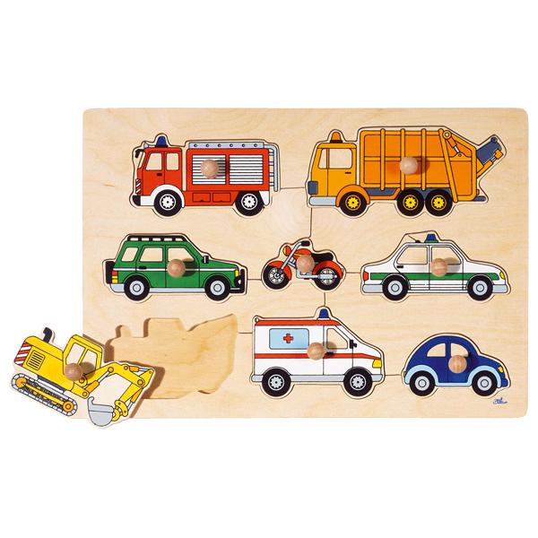 Bei dem als "Steckpuzzle Verkehrsmittel" bezeichneten Artikel 57996 handelt es sich um Spielzeug, bestehend aus einer etwa 30 x 21 großen Holzplatte mit 9 Aussparungen und 9 herausnehmbaren stilisierten Motiven (Feuerwehrwagen, Müllwagen, Jeep, Motorrad, Polizeiwagen, Bagger, Krankenwagen und VW-Käfer). Die Puzzleteile verfügen jeweils über einen kleinen Holzgriff an der Oberseite und sollen in die passende Vertiefung gelegt werden.

Die Ware dient der spielerischen Unterhaltung von Kindern und ist in einer Klarsichtfolie verpackt. 

Hinweise auf Fertigung in Handarbeit liegen nicht vor.

Waren dieser Art werden zolltarifrechtlich als "Puzzle, aus Holz, nicht handgearbeitet" eingereiht.