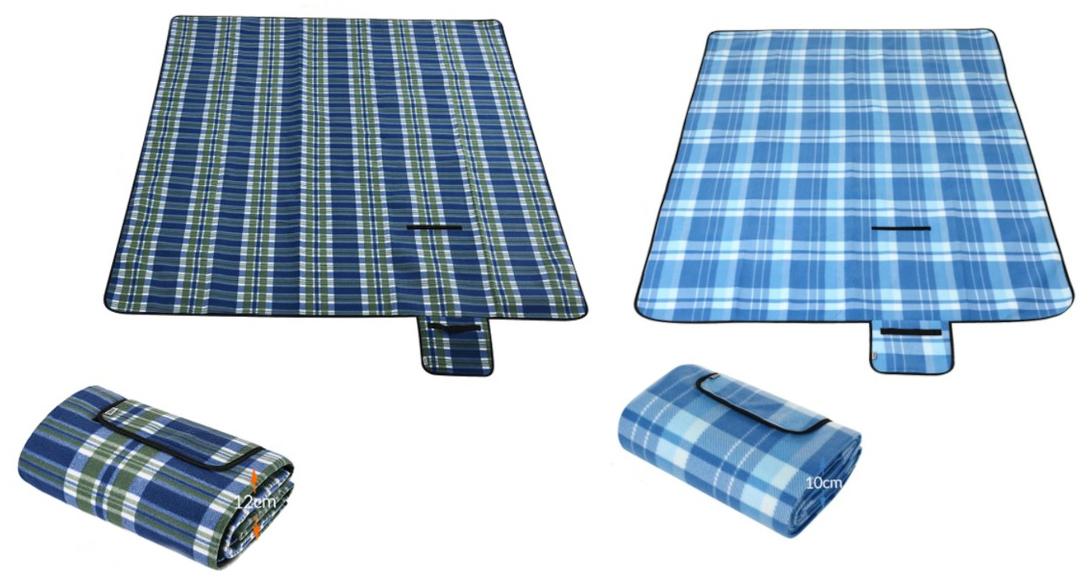 Picknickdecken, Foto siehe Anlage,
- laut Antrag:
-- von annähernd quadratischer oder rechteckiger Form,
-- auf einer Seite aus einem bedruckten Gewebe aus laut Antrag Polyester (synthetische Chemie-
   fasern), auf der anderen Seite aus einem mit Aluminium beschichteten Gewebe aus Spinnstoffen; 
   mit Schaumkunststoff gepolstert,
-- zum Fixieren in aufgerolltem Zustand am Rand mit einer Umschlaglasche und einem Klett-
   verschluss ausgestattet; zusätzlich mit einem aufgenähten Handgriff aus Spinnstoffen versehen,
-- an den Rändern mit einem Spinnstoffstreifen eingefasst,
- dient als gepolsterte Unterlage beim Sitzen und Liegen (bspw. im Garten oder bei Ausflügen
  im Freien).

"Den Bettausstattungen ähnliche Ware, gepolstert, nicht von den Unterpositionen (HS) 9404 21 
 bis 9404 40 erfasste, nicht mit Federn oder Daunen gefüllt"