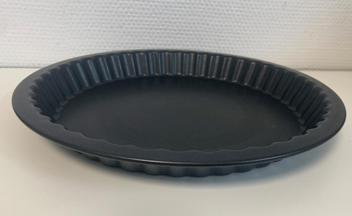Sog. Backform :

Es handelt sich um runde Backformen von unterschiedlichen Durchmessern mit welligem hochgezogenem Rand, aus Aluminium (nicht gegossen), innen und außen antihaftbeschichtet. Die Waren sind zur Verwendung im Haushalt, beim Backen z.B. von Kuchen in der Küche bestimmt.

- Antragstellerangaben -
Abbildung siehe Anlage.

Derartige Erzeugnisse gehören als "andere Haushaltsartikel aus Aluminium (nicht gegossen, nicht aus Folie hergestellt)" zur Codenummer 7615 1080 90 0 des Zolltarifs.