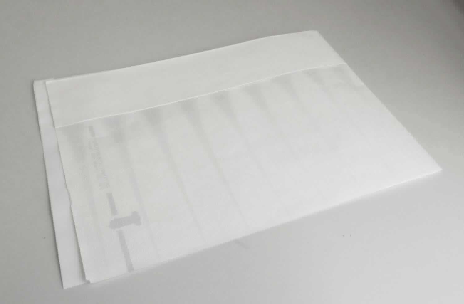 Kopfbedeckung, sog. Kochmütze, Art.-Nr. 00852822, Abbildung siehe Anlage, 
- aus einem Zuschnitt aus Papier hergestellt (lt. Antrag Spezial-Saugstoffpapier), 
- flachgefaltet, geprägt, an einer Längsseite umgeschlagen,  
- mit einer Länge von ca. 32 cm und einer Höhe von ca. 21 cm,
- kann mittels Klebestreifen auf jede beliebige Kopfgröße eingestellt werden,
- oben offen, 
- wird zu hygienischen Zwecken getragen.

"Andere Kopfbedeckung (Kochmütze), aus Papier"