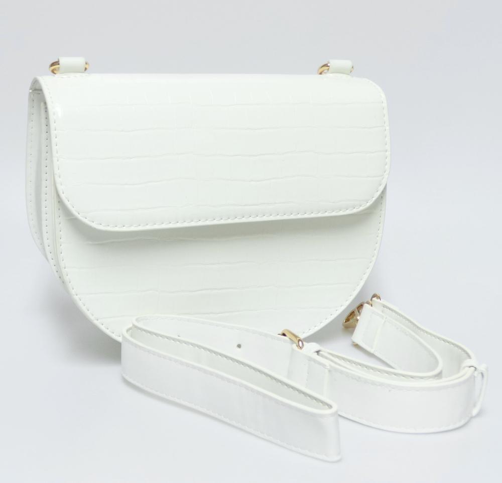 Handtasche, sog. Catwalk Handtasche QSP-B807098, Foto siehe Anlage,
- mit einer Außenseite aus Kunststofffolien (überwiegend reptillederartig geprägt),
- mit einem abnehmbaren, längenverstellbaren Schultertragegurt,
- mit einer Überschlagklappe mit einem magnetischen Druckknopfverschluss,
- - gefüttert; innen durch einen Trennsteg unterteilt und mit einem eingesetzten Reißverschlussfach
    ausgestattet,
- mit den Abmessungen: ca. 21 cm (Breite) x 17,5 cm (Höhe) x 9,5 cm (Tiefe),
- Handtasche, da aufgrund der Größe und des Gesamteindrucks in erster Linie dazu geeignet,
  kleinere, persönliche Gegenstände aufzunehmen.

"Handtasche, mit Außenseite aus Kunststofffolien"