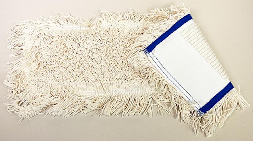 Reinigungstuch, sog. Baumwoll Wischmopp, Foto siehe Anlage,
- laut Antrag:
-- lose in einem Karton verpackt,
-- in rechteckiger Form; in zwei unterschiedlichen Abmessungen,
-- aus einem in Wirktechnik hergestellten, auf der Wischseite Schlingen bildenden Nähgewirke 
   (Gewebegrund mit maschenbildenden Spinnstoffgarnen), auf das zusätzlich auf der Wischseite 
   entlang des Randes ein Häkelgalonband (Kettengewirke der Position 6003) aufgenäht ist,
-- auf der Unterseite zum Einspannen in einen sog. Klappmoppwischer an den beiden Schmal-
   seiten mit jeweils einem aufgenähten, doppelt gearbeiteten Zuschnitt aus einfarbigen Geweben 
   ausgestattet, in den ein schmaler Streifen aus Zellkunststoff eingearbeitet ist; an den beiden 
   Längsseiten mit jeweils einem aufgenähten, kontrastfarbenen Gewebeband versehen; zusätzlich 
   an einer Längsseite mit einem im Rand eingenähten, sog. Farbsystem aus vier schmalen Gewebe-
   streifen in unterschiedlichen Farben zur Einordnung des jeweiligen Einsatzgebietes,
-- alle Gewirke und Gewebe bestehen aus Spinnstoffen,
-- an den Rändern teilweise mit Überwendlichnähten gesäumt,
- durch Zusammennähen konfektioniert,
- stellt sich als separates Reinigungstuch (ohne Wischkopf-Rahmen oder eine andere Basis) dar,
  somit keine Ware der Position 9603,
- insbesondere im Hinblick auf die Bedeutung in Bezug auf die Verwendung bestimmt das Ge-
  wirke den wesentlichen Charakter der Ware.

"Andere konfektionierte Ware (Reinigungstuch) aus Spinnstoffen, aus Gewirken"