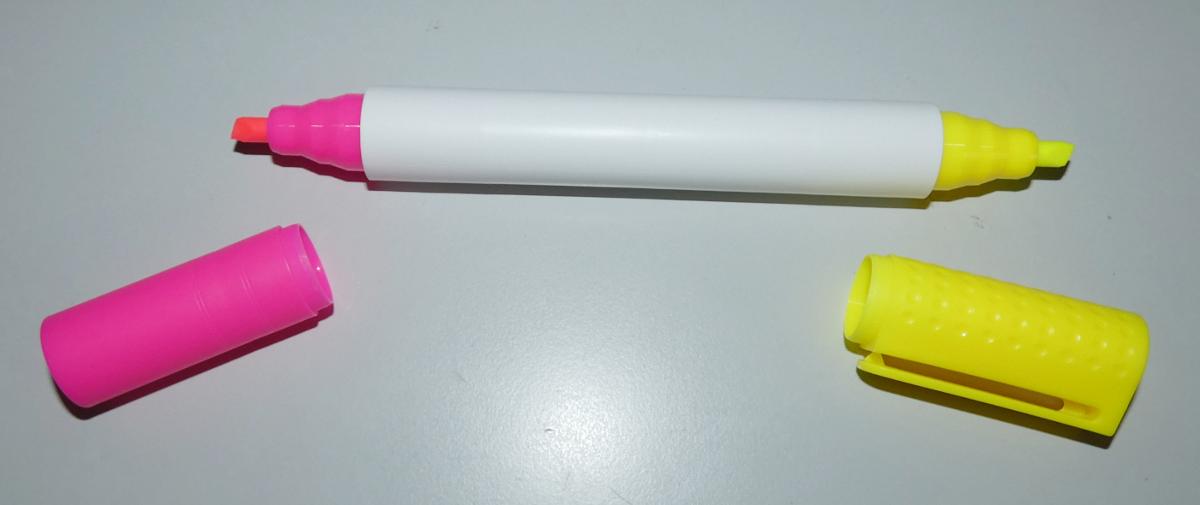 Es handelt sich bei der als "Jumbomarker Duo" bezeichneten Ware um einen ca. 24 cm  langen Textmarkerstift mit poröser Spitze in zwei verschiedenen Farben an den Enden.
Das Kunststoffgehäuse besitzt zwei abnehmbare Schutzkappen aus Kunststoff.

Die Ware ist als "Markierstift mit poröser Spitze" einzureihen.
