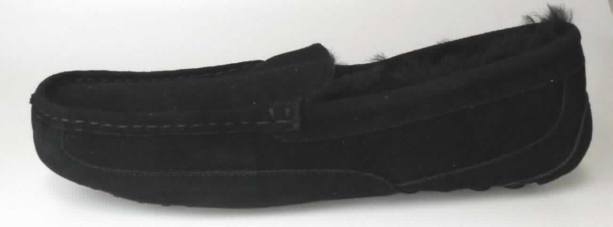 Halbschuhe (lt. Antrag: "Herren Hausschuhe", Größe 45, Foto siehe Anlage)
- mit Laufsohlen aus Kunststoff/Kautschuk; ohne Hauptsohle aus Holz,
- mit Oberteil (geschlossenes Blatt) aus Leder,
- gefüttert,
- ohne Metallschutz in der Vorderkappe,
- den Knöchel nicht bedeckend,
- mit einer Länge der Innensohle von ca. 29,1 cm,
- nicht als Männer- oder Frauenschuhe erkennbar,
- erfüllt nicht die Bedingungen zur Einreihung als Hausschuh, somit keine Ware der Unterposition 6403 9950.

"Schuhe mit Laufsohlen aus Kunststoff/Kautschuk und Oberteil aus Leder, andere als in den Unterpositionen
 6403 1200 bis 6403 9991 genannte, nicht als Männer- oder Frauenschuhe erkennbar"