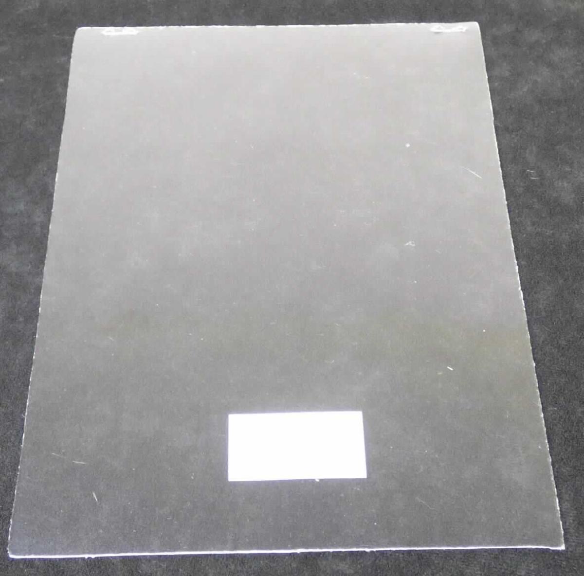 Angaben des Antragstellers:
Material zur Schuhherstellung
Materialzusammensetzung: 100 % PU
Materialbreite: 140 cm

Feststellungen an einem Warenmuster:
Es wurde ein rechteckiger Abschnitt einer farblosen, weichen, klaren Folie vorgelegt (Dicke: ca. 0,68 cm).

Befund:
Es handelt sich um eine Folie aus Kunststoff im Sinne der Unterposition (KN) 3920 9928.