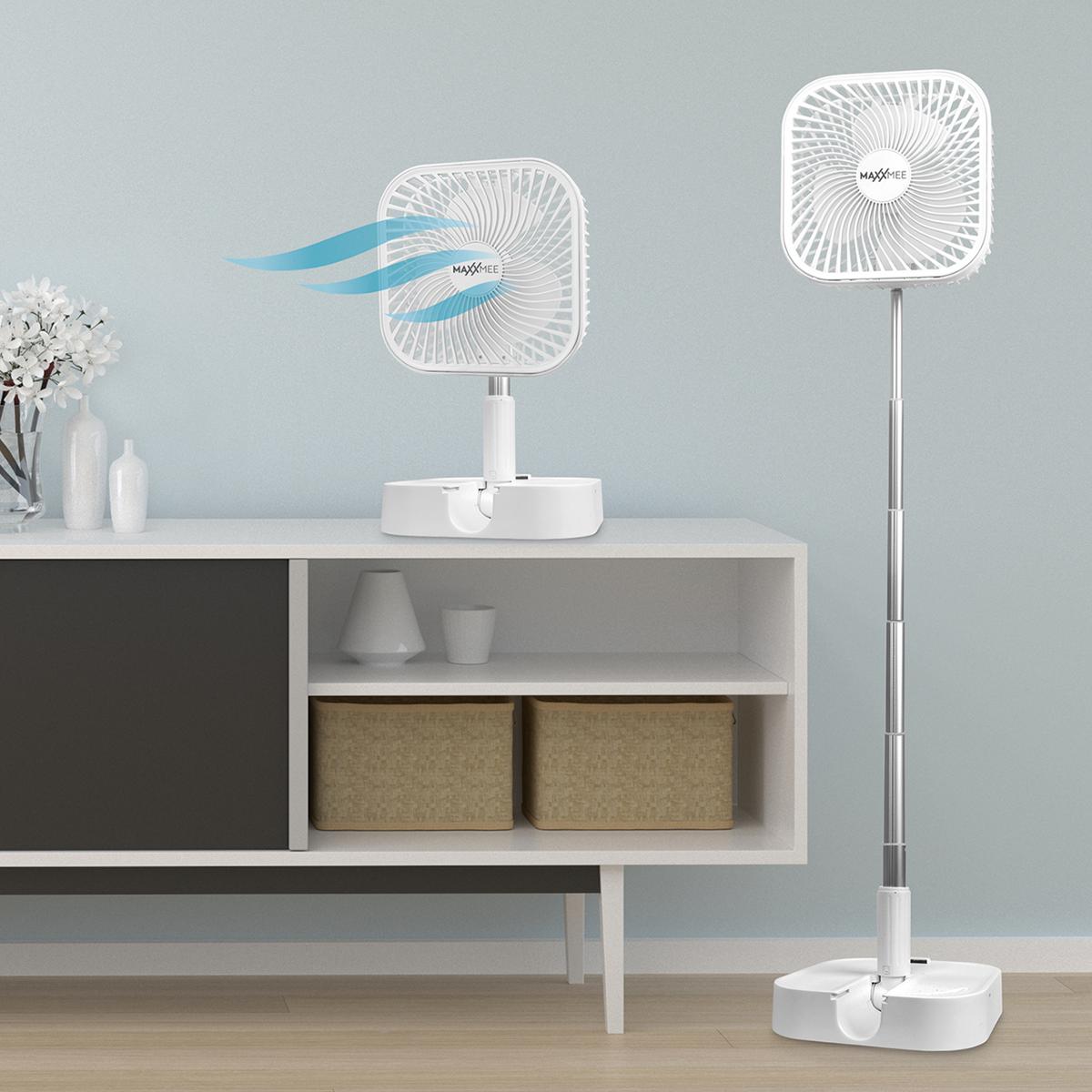 Klappbarer Akku-Ventilator mit Standfuß, Modell 03095 (Abbildung siehe Anlage)
- aus einem Lüfterrad mit 3 Flügeln (einstufig) und eingebautem Elektromotor in einem
  Schutzkorb, klappbar montiert auf einer ausziehbaren Teleskopstange mit Standfuß,
  Akkumulator, USB-Ladeanschluss und Bedientaste,
- mit einer Leistung von maximal 4,8 Watt und drei Geschwingkeitsstufen,
- zur Erzeugung eines Luftdrucks von weniger als 2 bar,
- zur Bewegung der Raumluft durch Erzeugung eines kontinuierlichen Luftstroms,
- zusammen mit Beipack (USB-Kabel) in einer gemeinsamen Verkaufsumschließung.
Der Ventilator bestimmt den Charakter des Ganzen.

"Ventilator, Tischventilator mit eingebautem Elektromotor mit einer Leistung von weniger als 125 W, in Warenzusammenstellung in Aufmachung für den Einzelverkauf mit nicht charakterbestimmendem Beipack"