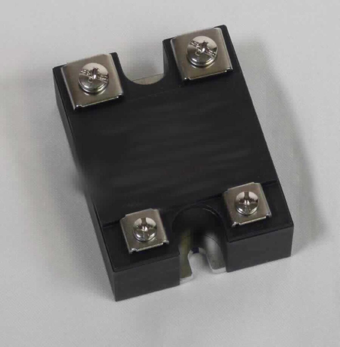 Photoelektrisches Relais, sog. SOLID STATE RELAY, Art. KSI240D25-LM,
- Halbleiterrelais im Wesentlichen bestehend aus einer Leuchtdiode als Sender, einem Thyristor für den Lichtempfang und einem Leistungs-Triac als Schaltausgang, in einem Gehäuse mit mehreren Schraubanschlüssen,
- ohne integrierte Schaltungen, nicht zur Leiterplattenmontage bestimmt, 
- für eine Spannung von 240 VAC,
- zum Schalten von elektrischen Geräten.

Die Ware ist als "elektrisches Gerät zum Schließen und Unterbrechen von elektrischen Stromkreisen (Relais), für eine Spannung von mehr als 60 V, nicht für bestimmte Luftfahrzeuge, anderes als das des TARIC-Codes 8536 4990 40" einzureihen.

Anlage: 1 Abbildung