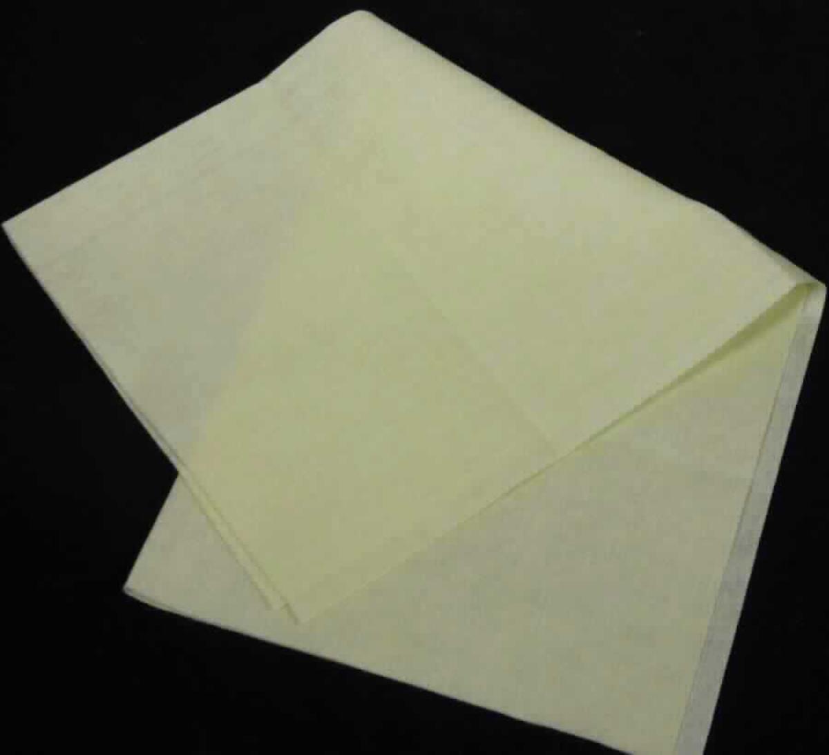 Vliesstoff, sog. Microfaser Vliestuch, Art. 317781, Fotos siehe Anlage,
- rechteckig zugeschnitten (somit nicht konfektioniert); laut Antrag in den Abmessungen (L x B) 35 cm x 40 cm,
- im Wasserstrahlverfahren mechanisch verfestigt,
- aus synthetischen Spinnfasern (laut Antrag Polyester und Polyamid),
- keine Filamente und keine heißluftgezogenen (meltblown) Fasern enthaltend,
- laut Antrag mit einem Quadratmetergewicht von 140 g,
- weder bestrichen noch überzogen,
- einlagig.

"Vliesstoff, anderer als in den Unterpositionen 5603 11 bis 5603 14 genannte, mit einem Quadratmetergewicht 
  von mehr als 70 g bis 150 g, nicht bestrichen oder überzogen, anderer als in den Unterpositionen
  5603 9390 10 bis 5603 9390 60 genannte"