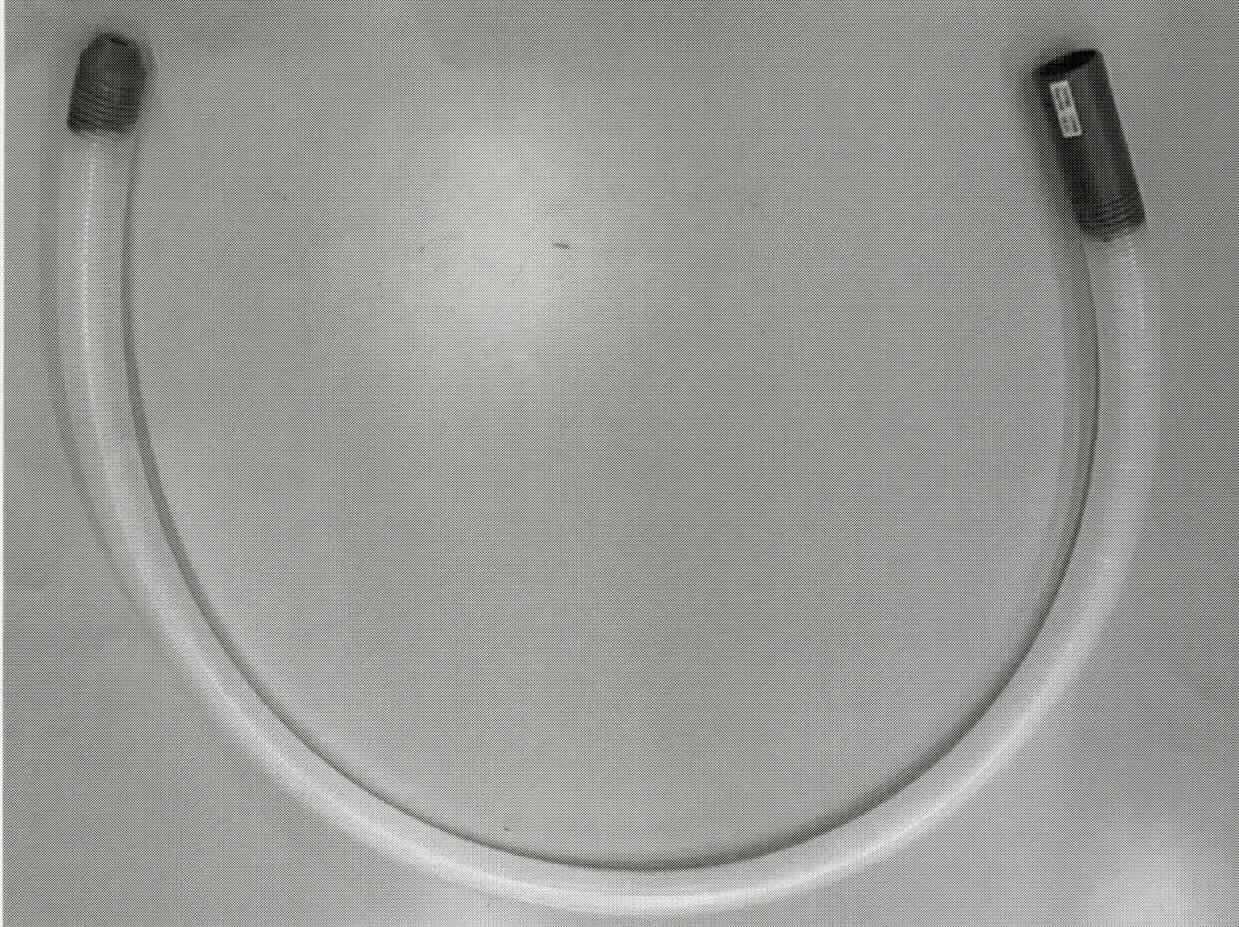 Bei der Ware handelt es sich den Angaben nach um einen Einzugsschlauch. Die Laboruntersuchung ergab, dass ein biegsamer, geriffelter Schlauch aus Kunststoff vorliegt, der an beiden Enden mit Anschlussstücken aus Kunststoff versehen ist. 

Die Ware ist als anderes biegsames Rohr aus Kunststoffen, weder mit anderen Stoffen verstärkt noch in Verbindung mit anderen Stoffen, mit Formstücken, Verschlussstücken oder Verbindungsstücken in den TARIC-Code 3917 3300 90 des Zolltarifs einzureihen.