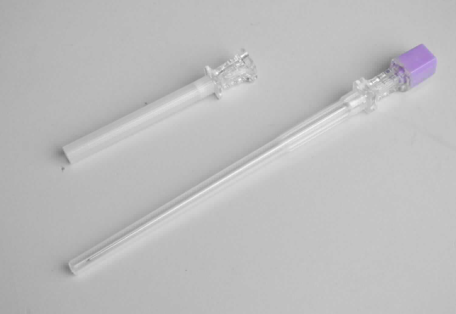 Sog. Spinalkanüle Pencil Point, in Form einer Hohlnadel aus Metall in verschiedenen Größen (Durchmesser 0,35 bis 0,72 mm; Länge 89 bis 150 mm) mit scharfer atraumatischer Spitze und einem Anschlussstück aus gefärbtem Kunststoff sowie einer Schutzhülle aus Kunststoff. Zur äußeren Form siehe Abbildung in der Anlage. 
Die Ware dient der Entnahme von Nervenwasser aus dem Wirbelsäulenkanal oder der Injektion von Medikamenten und ist steril verpackt.
Die Ware wird als "medizinisches Instrument in Form einer Hohlnadel aus Metall" eingereiht.