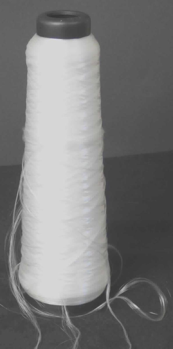 Garn, sog. synthetische Haarfasern, Foto siehe Anlage,
- laut Untersuchungsergebnis:
-- aus nicht texturierten (u. a. somit keine Ware der Unterposition 5402 34) synthetischen Filamenten (laut Antrag
   Polypropylen), 
-- ungedreht, somit kein Bindfaden,
-- ungezwirnt, somit kein Nähgarn und keine Ware der Unterposition 5402 63,
-- auf einer Industriekone aufgemacht, somit nicht in Aufmachung für den Einzelverkauf,
-- nicht hochfest.

"Garn aus synthetischen Filamenten, kein Nähgarn, nicht in Aufmachung für den Einzelverkauf, 
 anderes als in den Unterpositionen 5402 11 bis 5402 39 genannte, ungezwirnt, ungedreht, anderes als in den 
 Unterpositionen 5402 44 bis 5402 47 genannte, aus Polypropylen"