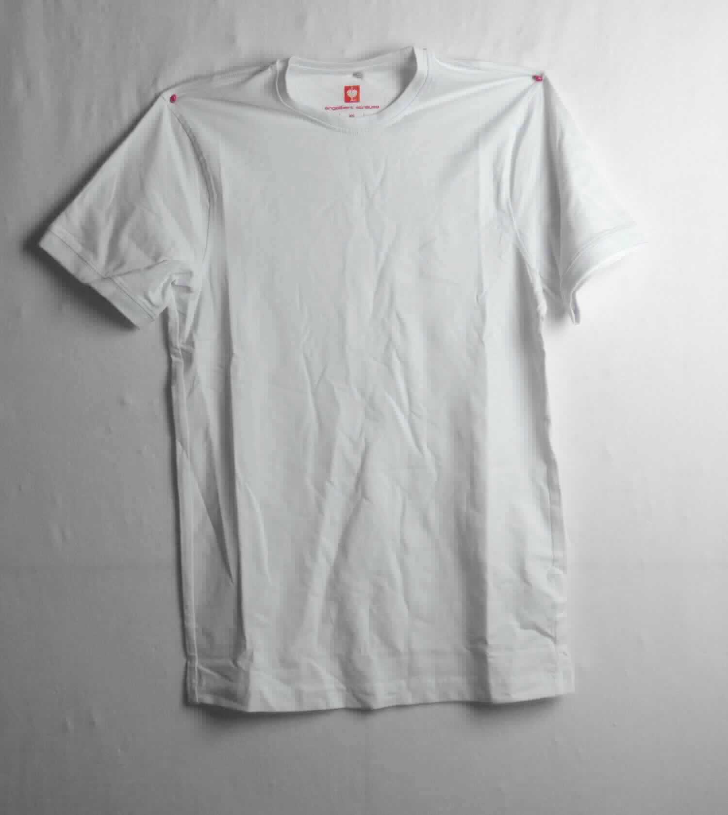 T-Shirt, sog. e.s. T-Shirt cotton stretch, slim fit, A3-Artikelnummer: 2000037, Größe XS, Foto siehe Anlage,
- aus ca. 0,5 mm dicken (leichten), einfarbigen Gewirken aus laut Antrag 95 % Baumwolle und 5 % Elasthan
  (synthetische Chemiefasern),
- über die Taille reichend (Rückenlänge: ca. 66 cm),
- mit einem runden, halsnahen Ausschnitt mit einer gerippten Randeinfassung,
- ohne Öffnung und ohne Verschluss,
- mit kurzen, enganliegenden Ärmeln mit angesetzten Bündchen,
- am unteren Rand durch Umschlagen und Festnähen gesäumt.

"T-Shirt, aus Gewirken, aus Baumwolle"