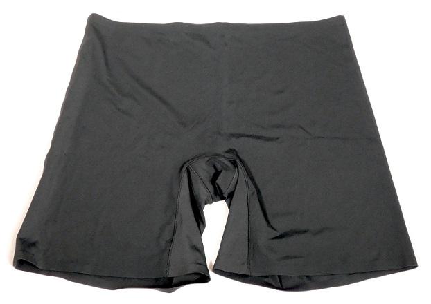 Unterhose, Größe XXL, Foto siehe Anlage,
- aus ca. 0,5 mm dicken, einfarbigen Gewirken aus laut Antrag 80 % Polyamid und 20 % Elasthan
  (beides synthetische Chemiefasern),
- in der Taille abschließend, 
- ohne Eingriff, ohne Öffnung und ohne Verschluss,
- ohne Hinweise auf den Trägerkreis (unisex),
- im Schrittbereich mit einem erweiternden Einsatz in Art eines Zwickels und einem Schrittfutter,
- mit kurzen Hosenbeinen (Seitenlänge: ca. 38 cm),
- am oberen Rand und an den Beinabschlüssen durch Umschlagen und Festkleben gesäumt,
- laut Untersuchungsergebnis ist die Elastizität in der Querrichtung höher als in der Längsrichtung,
  damit keine Miederhose im Sinne der Position 6212,
- erfüllt die Merkmale zur Einreihung als Unterhose, somit keine Ware der Position 6114.

"Unterhose, aus Gewirken, für Frauen, aus Chemiefasern"