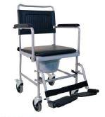 Rollstühle, sog. Dusch- und Toilettenrollstühle, Foto siehe Anlage,
-  verschiedene Modelle:
- - in unterschiedlichen Größen (Standard, XL, XXL) für unterschiedliche Belastungen
    (130 kg / 160 kg / 200 kg),
- - mit unterschiedlicher Bereifung: mit vier Lenkrollen mit 12 cm Durchmesser (5") bzw. 
    mit zwei Lenkrollen (5") und zwei Rädern mit einem Durchmesser von ca. 60 cm (24")
    mit Greifreifen,
- mit einem Gestell aus unedlem Metall; an der Rückenlehne zu einem Schiebebügel bzw.
  zwei Schiebegriffen ausgestaltet,
- mit einer speziellen Sitzfläche mit darunter angebrachtem Toiletteneimer,
- mit einer Rückenlehne,
- mit schwenkbaren Armlehnen,
- mit stufenlos einstellbaren Fußstützen,
- mit Feststellbremsen,
- teilweise mit höhenverstellbarer Sitzhöhe,
- teilweise mit Wadenband,
- ohne Vorrichtung zur mechanischen Fortbewegung,
- dienen als Dusch- und Toilettenstühle für behinderte Menschen und werden im Rahmen
  der häuslichen Pflege verwendet.

"Rollstühle, ohne Vorrichtung zur mechanischen Fortbewegung"
