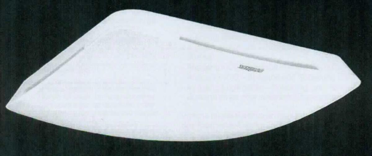 So genannter Multisensor, im Wesentlichen bestehend aus einem quaderförmigen Kunststoffgehäuse (B x H x T je nach Ausführung: 123 x 123 x 33 oder 142 x 142 x 44 mm; zur äußeren Form siehe Abbildung in der Anlage) mit Signal LEDs, einer Bluetooth Schnittstelle, einem KNX BUS-Ausgang und verschiedenen Sensoren zur Messung der Temperatur, der Luftfeuchtigkeit, dem Luftdruck, der Konzentration von flüchtigen organischen Verbindungen, dem CO2-Gehalt der Raumluft sowie der Helligkeit (in Lux).
Das Gerät wird in Räumen montiert, misst dort die oben genannten Größen und gibt diese sowie zusätzlich einen Wert für die thermische Behaglichkeit (Begriff der Norm EN ISO 7730) über den KNX BUS-Ausgang an ein übergeordentes KNX Gebäudemanagmentsystem (nicht Gegenstand dieser vZTA-Entscheidung) weiter. Das Gerät verfügt über keinen Schaltausgang.
Es lässt sich keine kennzeichnende Hauptfunktion dieser Multifunktionsmaschine feststellen.
Die Ware wird als "Gerät zum Messen oder Prüfen anderer als geometrischer Größen, in Kapitel 90 anderweit weder genannt noch inbegriffen, anderes als von den Unterpositionen (HS) 9031 10 bis 9031 49 (Normprüfgerät) erfasst" eingereiht.