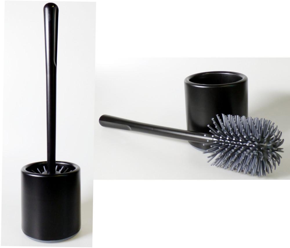 Bei der "WC Silikon Garnitur schwarz" handelt es sich um eine Warenzusammenstellung in Aufmachung für den Einzelverkauf, bestehend aus:
- einer ca. 34 cm langen WC-Reinigungsbürste mit Griff aus Kunststoff und Einzugsmaterial aus Silikon (in einem Stück gegossen) und
- einem im Durchmesser ca. 10 cm großen und ca. 11 cm hohen Behälter aus Kunststoff, der zur Aufnahme der WC-Reinigungsbürste dient. 

Die Bürste bestimmt insbesondere im Hinblick auf die Verwendung den Charakter der Warenzusammenstellung.

Die gemeinsam verpackte Warenzusammenstellung ist als "Bürste, von den Unterpositionen (KN) 9603 1000 bis 9603 9010 nicht erfasst, Bürstenware für die Haushaltsreinigung" einzureihen