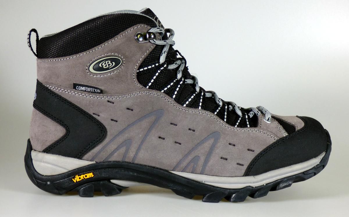 Stiefel, sog. Trekkingstiefel, Größe 40, Foto siehe Anlage,
- mit Laufsohlen aus (laut Antrag) Kunststoff; ohne Hauptsohle aus Holz,
- mit Oberteil aus Leder (den größten Teil der Außenfläche bildend), Spinnstoff und Kunststoff
  (Spinnstoff mit einer mit bloßem Auge wahrnehmbaren Außenschicht aus Kunststoff),
- auf das Oberteil sind Verstärkungsteile aus Leder aufgesetzt,
- mit Schnürsenkelverschluss, teilweise mit abstehenden Metallhaken,
- im Bereich der Ferse mit einer Anziehhilfe,
- seitlich, auf der Lasche und im Bereich der Ferse mit Firmenlogos verziert,
- ohne Metallschutz in der Vorderkappe,
- den Knöchel, jedoch nicht die Wade bedeckend,
- mit einer Länge der Innensohle von ca. 25,7 cm,
- nicht als Männer- oder Frauenschuhe erkennbar.

"Schuhe mit Laufsohlen aus Kunststoff und Oberteil aus Leder, andere als in den Unterpositionen
 6403 12 bis 6403 59 genannte, den Knöchel bedeckend, andere als in den Unterposition
 6403 9105 genannte, jedoch nicht die Wade bedeckend, mit einer Länge der Innensohle von mehr
 als 24 cm, nicht als Männer- oder Frauenschuhe erkennbar, andere als in der Unterposition
 6403 9113 10 genannte"