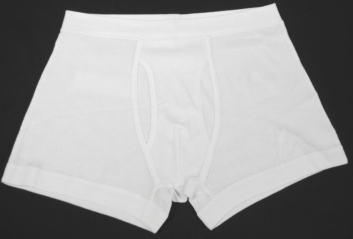 Unterhose, sog. Herren-Retro, Art. MIKE-Netz/2SB-, Größe L, Foto siehe Anlage,
- in einem Polybeutel verpackt,
- aus ca. 0,7 mm dicken, einfarbigen, netzartig durchbrochenen Gewirken (sog. Mesh) aus laut Antrag 
  100 % Baumwolle,
- in der Taille abschließend, mit einem ca. 3,5 cm breiten, doppelt gearbeiteten, gerippt gewirkten
  Taillenbund,
- vorn mit einer Eingriffsöffnung ohne Verschlusssystem (erkennbar Männerkleidung),
- mit kurzen Hosenbeinen, mit doppelt gearbeiteten, gerippt gewirkten Beinabschlüssen.

"Unterhose, aus Gewirken, für Männer, aus Baumwolle"