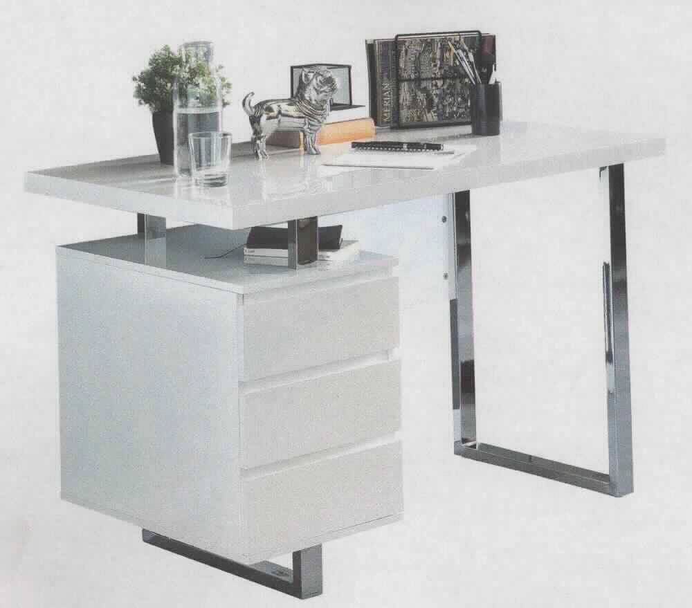 Bei der als "Wohnling Design Schreibtisch PATTY, Art. WL5.528" bezeichneten Ware handelt es sich um einen ca. 115 x 76 x 60 cm (B x H x T) großen Schreibtisch mit einer rechteckigen, ca. 4 cm dicken, weißen Tischplatte aus Holz (MDF) und einem verchromten Gestell aus Metall auf der einen Seite sowie einem mit einem Schubladenschrank mit drei übereinander befindlichen Schubladen durchbrochenen Metallgestell auf der anderen Seite. 

Bei dem aus zwei unterschiedlichen Stoffen bestehenden Tisch wird der stoffliche Charakter der Ware durch das Holz bestimmt (charakterbestimmend im Hinblick auf das äußere Erscheinungsbild und im Hinblick auf die Verwendung), obwohl das Metall mehr Bedeutung als Stabilität verleihendes Element hat.

Das auf den Boden stehende Erzeugnis ist noch nicht zusammengesetzt in einer Verkaufsverpackung verpackt.

Die Ware ist als "anderes als von den Positionen 9401 und 9402 erfasstes Möbel aus Holz, von der in Büros verwendeten Art, mit einer Höhe von 80 cm oder weniger, Schreibtisch" einzureihen.