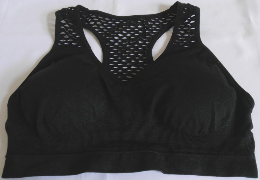 Bustier, sog. Sport-Bustier, Artikel 237733, Größe L (44/46), Foto siehe Anlage,
- im Bereich der Büste doppelt gearbeitet; aus verschiedenen bis zu ca. 1,4 mm dicken,
  unterschiedlich strukturierten bzw. netzartig durchbrochenen, einfarbigen, elastischen
  Gewirken aus synthetischen Chemiefasern (laut Antrag: 93 % Polyamid und 7 % Elasthan),
- bis kurz unter die Brust reichend (max. Rückenlänge: ca. 29 cm),
- mit durch Änderung der Wirkart ausgearbeiteten Büstenteilen von konvexer Form, die nicht die 
  natürliche Form der Einzelbüsten modellieren,
- mit herausnehmbaren Polstern ausgestattet,
- mit Schulterträgern; im Rückenteil in der Art eines Ringershirts gearbeitet,
- ohne Öffnung oder Verschluss,
- mit einem durch Umschlagen und Festnähen doppelt gearbeiteten, ca. 2,5 cm breiten, elastischen,
  unteren Rand,
- an allen übrigen Rändern mit elastischen Randeinfassungen versehen,
- das Kleidungsstück ist nach Schnitt und Ausstattung nicht dazu bestimmt, die Einzelbüste zu stützen,
  zu formen oder zu korrigieren (somit keine Ware der Position 6212).

"Andere Kleidung (Bustier), aus Gewirken, aus Chemiefasern"