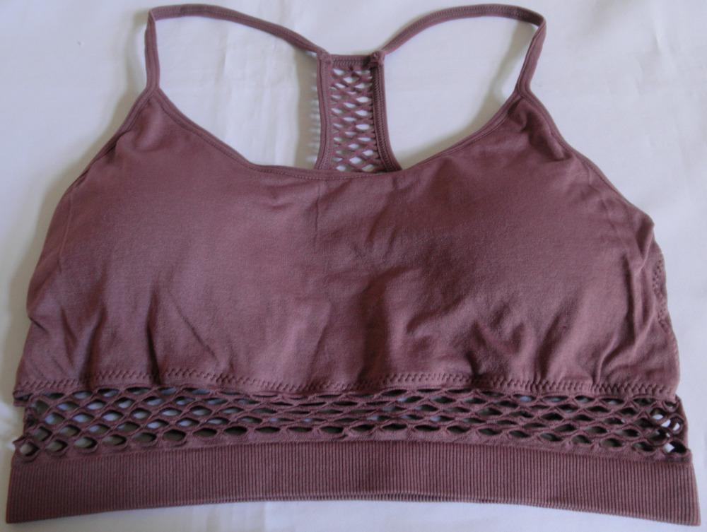 Bustier, sog. Damen-Bustier, Artikel 242261, Größe M (40/42), Foto siehe Anlage,
- im Büstenbereich doppelt gearbeitet; aus verschiedenen, bis zu ca. 0,9 mm dicken, einfarbigen,
  teilweise netzartig durchbrochenen, elastischen Gewirken aus synthetischen Chemiefasern (laut
  Antrag: 93 % Polyamid und 7 % Elasthan),
- bis kurz unter die Brust reichend (max. Rückenlänge: ca. 32 cm),
- ohne einzelne Büstenteile,
- mit herausnehmbaren Polstern ausgestattet,
- im Rückenteil in der Art eines Ringershirts gearbeitet,
- mit ca. 0,8 cm schmalen, elastischen, aus den oberen Randeinfassungen gebildeten Trägern,
- ohne Öffnung oder Verschluss,
- mit einem abgepasst, gerippt gewirkten, doppelt gearbeiteten, ca. 2,5 cm breiten, elastischen,
  unteren Rand,
- das Kleidungsstück ist nach Schnitt und Ausstattung nicht dazu bestimmt, die Einzelbüste zu stützen,
  zu formen oder zu korrigieren (somit keine Ware der Position 6212).

"Andere Kleidung (Bustier), aus Gewirken, aus Chemiefasern"