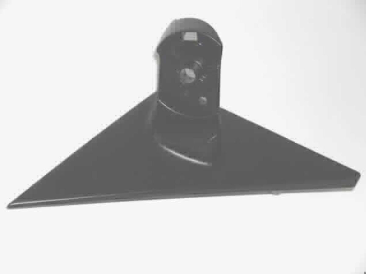 Es handelt sich um vollständig aus unedlem Metall gefertigte, der Verwendung entsprechend spezifisch geformte Erzeugnisse mit einem gewinkelten Grundkörper, der an einer Seite drei zapfenartige Ausformungen aufweist und an der anderen Seite zu einer Aufnahmevorrichtung mit kreisrundem Sockel ausgeformt ist. 
Die Waren sind mit verschiedenen Vertiefungen, Kammern und Lochungen versehen und dienen als sog. Spiegelfuß zur Befestigung eines Außenspiegels unmittelbar an der Karosserie (Vordertür) von Personenkraftwagen.
- Antragstellerangaben -

Abbildung siehe Anlage

Derartige Erzeugnisse gehören als "andere Beschläge aus unedlen Metallen, für Karosserien (Kraftfahrzeuge)" zum TARIC-Code 8302 3000 90.