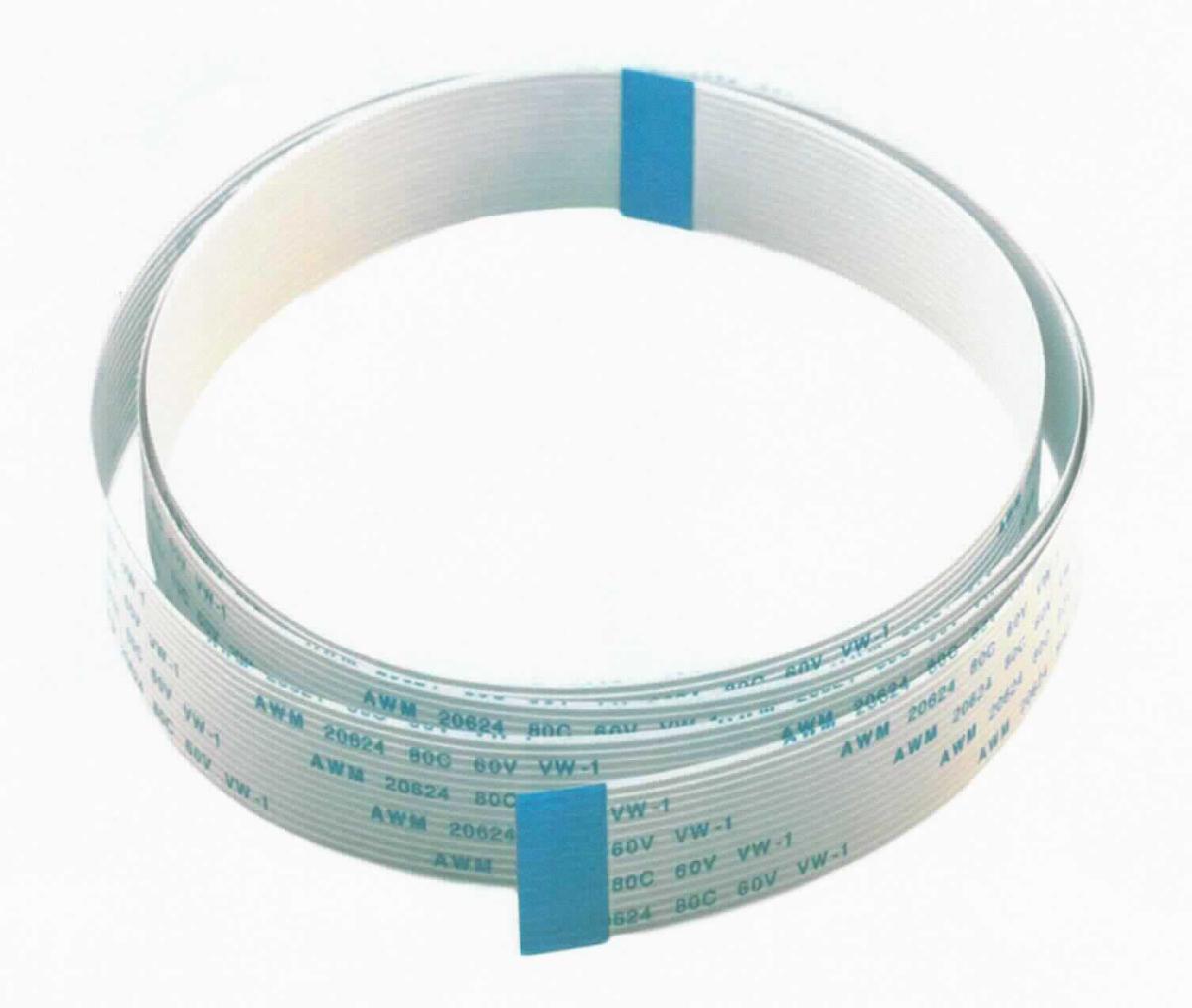 Elektrisches isoliertes Kabel, sog. "Ersatz-Flexkabel", 
- aus 15 auf einer Trägerfolie nicht im Druckverfahren aufgebrachten Metallleitern mit PET-/PVC-Isolierung,
- an beiden Enden isolationsverstärkt,
- Einzeldrähte mit einer Dicke von 0,035 mm und einer Breite von 0,3 mm sowie einem Abstand von nicht
  mehr als 0,5 mm,
- mit einem Pitch (Mitte-Mitte-Abstand der Leiter) von 0,5 mm, 
- wärmebeständig bis 80 °C, 
- für eine Spannung von 60 V und eine Stromstärke von 0,5 A,
- mit einer Länge von 15 cm und einer Breite von 16 mm, 
- ohne Anschlussstücke,
- zur Verwendung in Kameras.

Die Ware ist als "isolierter elektrischer Leiter, nicht von den Unterpositionen (HS) 8544 11 bis 8544 30 erfasst, für eine Spannung von 1000 Volt oder weniger, ohne Anschlussstücke, nicht von der für die Telekommunikation verwendeten Art, mit PET/PVC isoliertes flexibles Kabel mit einer Spannung von nicht mehr als 60 Volt, einer Stromstärke von nicht mehr als 1A, einer Wärmbeständigkeit von nicht mehr als 105 °C, einzelnen Drähten mit einer Dicke von nicht mehr als 0,1 mm (± 0,01 mm) und einer Breite von nicht mehr als 0,8 mm (± 0,03 mm), einem Abstand zwischen den Leitern von nicht mehr als 0,5 mm und einem Pitch (Mitte-Mitte-Abstand der Leiter) von nicht mehr als 1,25 mm" einzureihen.