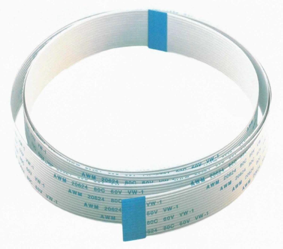 Elektrisches isoliertes Kabel, sog. "Ersatz-Flexkabel", 
- aus 15 auf einer Trägerfolie nicht im Druckverfahren aufgebrachten Metallleitern mit PET-/PVC-Isolierung,
- an beiden Enden isolationsverstärkt,
- Einzeldrähte mit einer Dicke von 0,035 mm und einer Breite von 0,3 mm sowie einem Abstand von nicht
  mehr als 0,5 mm,
- mit einem Pitch (Mitte-Mitte-Abstand der Leiter) von 0,5 mm, 
- wärmebeständig bis 80 °C, 
- für eine Spannung von 60 V und eine Stromstärke von 0,5 A,
- mit einer Länge von 2 m und einer Breite von 16 mm, 
- ohne Anschlussstücke,
- zur Verwendung in Kameras.

Die Ware ist als "isolierter elektrischer Leiter, nicht von den Unterpositionen (HS) 8544 11 bis 8544 30 erfasst, für eine Spannung von 1000 Volt oder weniger, ohne Anschlussstücke, nicht von der für die Telekommunikation verwendeten Art, mit PET/PVC isoliertes flexibles Kabel mit einer Spannung von nicht mehr als 60 Volt, einer Stromstärke von nicht mehr als 1A, einer Wärmbeständigkeit von nicht mehr als 105 °C, einzelnen Drähten mit einer Dicke von nicht mehr als 0,1 mm (± 0,01 mm) und einer Breite von nicht mehr als 0,8 mm (± 0,03 mm), einem Abstand zwischen den Leitern von nicht mehr als 0,5 mm und einem Pitch (Mitte-Mitte-Abstand der Leiter) von nicht mehr als 1,25 mm" einzureihen.