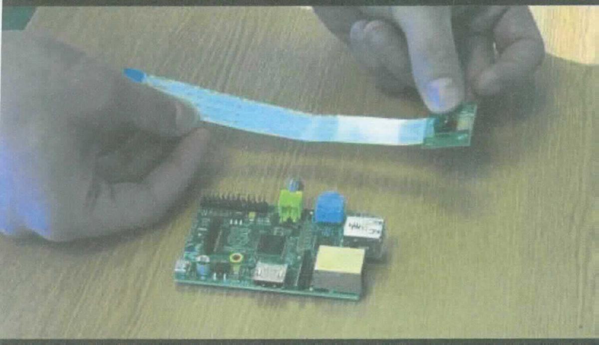 Flexible Leiterplatte, Ersatz-Flexkabel 30 cm für Raspberry Pi Zero, 
Kamera / Display (Abbildung siehe Anlage),
- in Form einer einlagigen gedruckten Schaltung mit im 
  Druckverfahren aufgebrachten Leiterbahnen und Kontakten, 
  an den Enden mit Verstärkungen.

"Gedruckte Schaltung, nur mit Leiterbahnen oder Kontakten, 
 keine Mehrlagenschaltung - Ersatz-Flexkabel 30 cm"