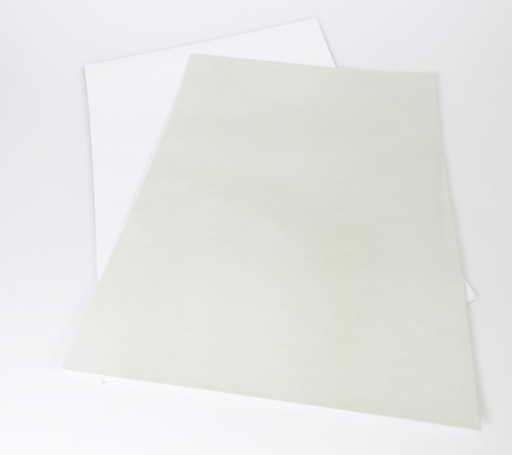 Angaben:
Eisenblaudruck, Cyanotypie-Papier; lichtempfindliches Spezialpapier; Anwendung: Belichtung durch Sonnenlicht, Entwicklung und Fixierung durch Leitungswasser; lichtempfindlicher Stoff: Eisensalz.

Warenbeschaffenheit:
20 papierartige Zuschnitte (Abmessungen: 14 x 19 cm), verpackt in einer lichtdichten, wiederverschließbaren Vorratspackung.

Befund:
Fotografische Papiere, Pappen und Spinnstoffwaren, sensibilisiert, nicht belichtet.