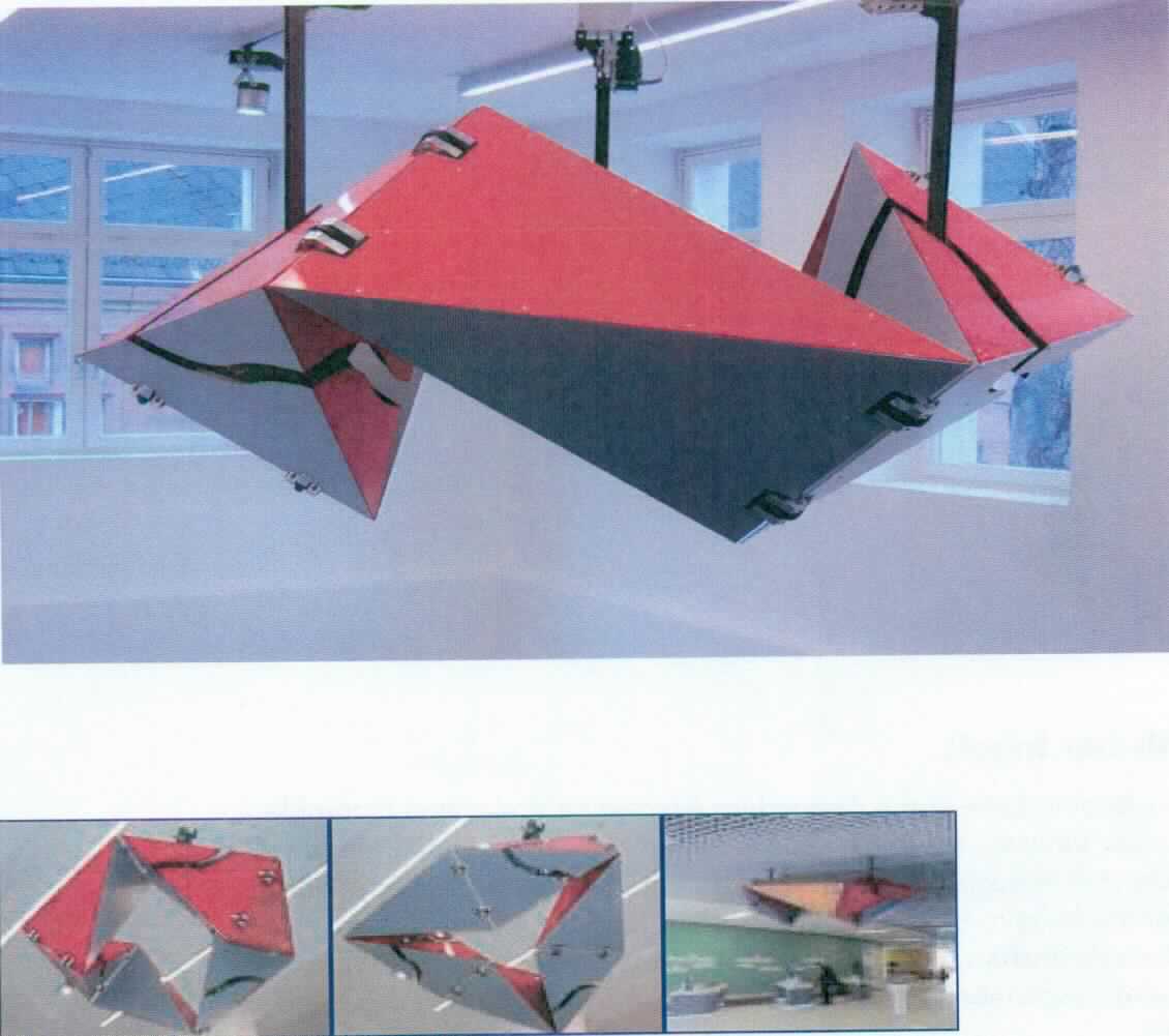 Bei dem Erzeugnis mit der Bezeichnung "Hexaflexagon" handelt es sich seiner Beschaffenheit und der vorgesehenen Verwendung nach um ein Exponat zu Vorführzwecken in Museen, Science Centern und ähnlichen Einrichtungen, das zur ausschließlichen Wissensvermittlung von wissenschaftlichen Phänomenen und Ergebnissen dient.
Das Exponat "Hexaflexagon", Seriennummer 9461, veranschaulicht experimentell die Wahrnehmung von verschiedenen, sich ständig verändernden Tetraedern in einem Kaleidozyklus (umstülpbare Körper).
  
Wesentliche Bestandteile des Exponats (noch nicht zusammengesetzt):
Grundplatte mit Monitor, drei Elektromotore, Kettenräder und Antriebsketten, Steh-, Dreh- und Gleitlager mit Haltevorrichtung sowie diverse dreieckig geformte Alumiuniumsandwichplatten.  

Die Ware ist als "Instrument, Apparat, Gerät und Modell, seiner Beschaffenheit nach zu Vorführzwecken bestimmt, nicht zu anderer Verwendung geeignet, nicht von dem TARIC-Code 9023 0010 00 erfasst" einzureihen.

Anlage: 1 Abbildung