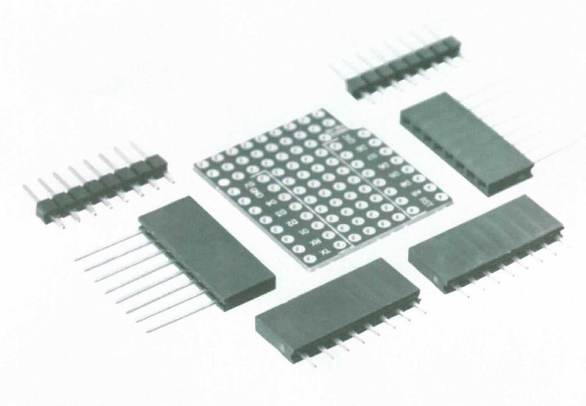 Die als "Prototyping Shield für D1 Mini" bezeichnete Ware, in Form einer Warenzusammenstellung in Aufmachung für den Einzelverkauf, besteht im Wesentlichen aus einer flachen Lochrasterplatine, zwei 8-poligen Stiftleisten, zwei 8-poligen Buchsenleisten und zwei 8-poligen Buchsenleisten mit langen Anschlusspins. Die Steckkontakte bilden  aufgrund der Menge den charakterbestimmend innerhalb der Warenzusammenstellung.
Die Ware ist für eine Spannung von weniger als 1000 V ausgelegt und dient dem Verbinden von elektrischen Stromkreisen mittels Stecken nach der Montage auf einer Platine.

Die Ware ist als "elektrisches Gerät zum Verbinden von elektrischen Stromkreisen, für eine Spannung von weniger als 1000 V, Steckvorrichtung für gedruckte Schaltungen" einzureihen.

Anlage: 1 Abbildung