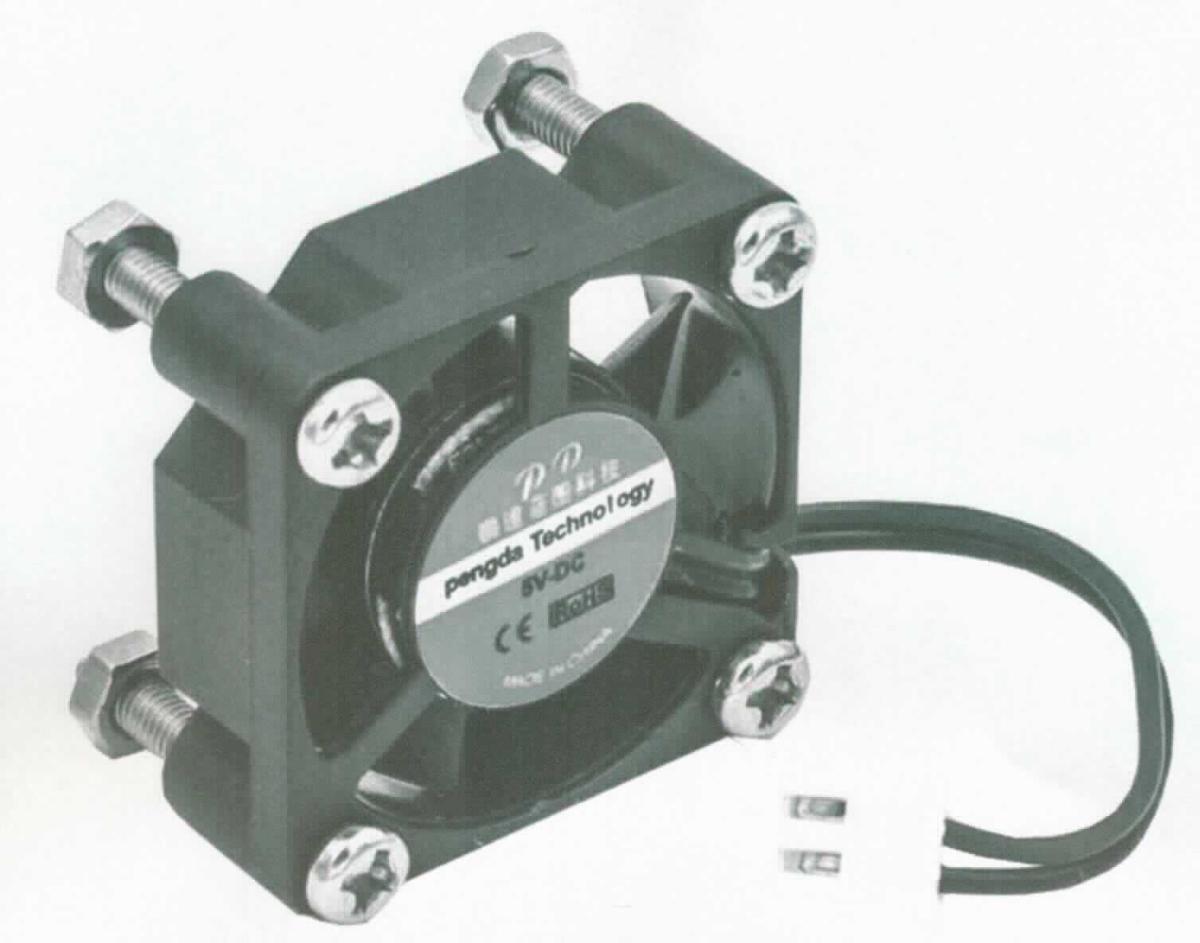 Sog. Mini-Kühlventilator, 
- aus einem einstufigen Lüfterrad in einem Gehäuse mit Bohrungen, Kabel und 
  Elektromotor (Abbildung siehe Anlage),
- zur Erzeugung eines Drucks von weniger als 2 bar,
- zum Kühlen von Mikroprozessoren.

"Ventilator, keine Ware der TARIC-Codes 8414 5100 10 bis 8414 5100 90, von der ausschließlich oder hauptsächlich für die Kühlung von Mikroprozessoren verwendeten Art - sog. Mini-Kühlventilator"