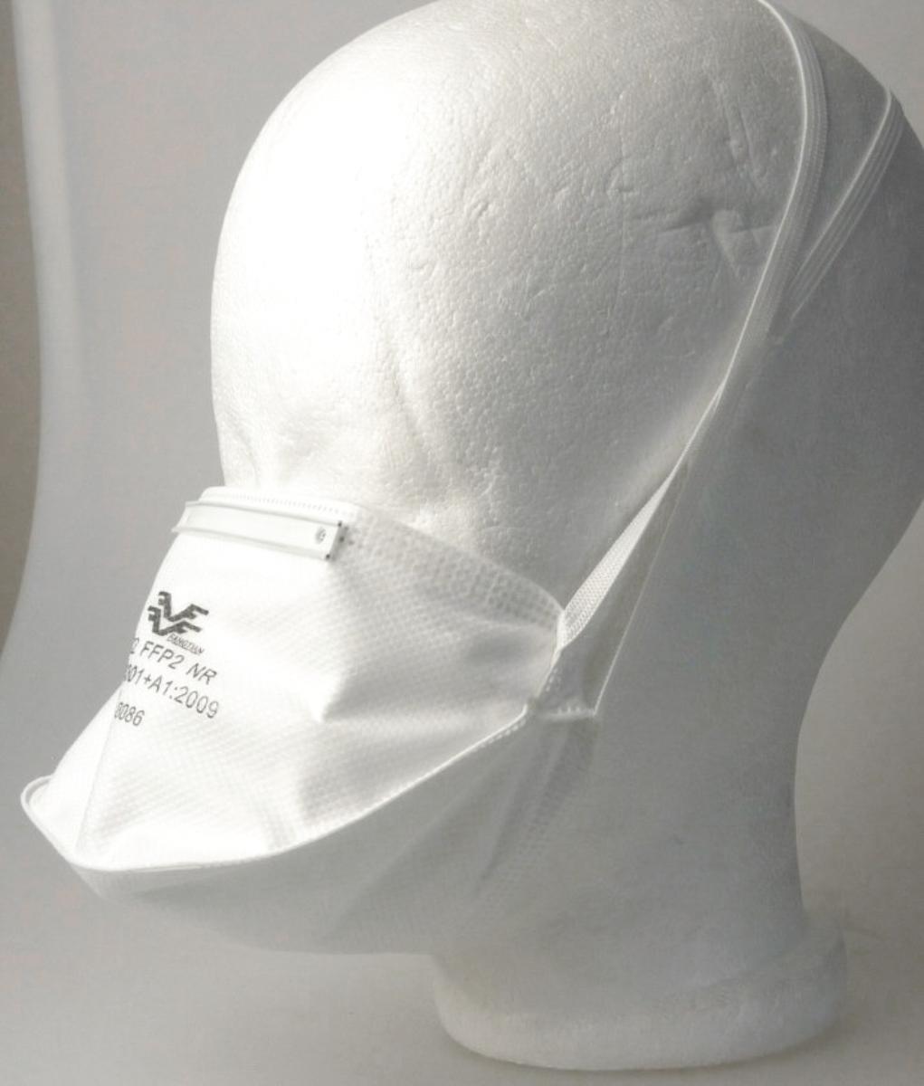 Gesichtsschutzmaske, sog. Atemschutzmaske FT-32 FFP2 NR, Art. Nr. #2347, Foto siehe Anlage,
- laut Antrag:
-- 20 Stück in einer Box verpackt,
-- dem Mund- und Nasenbereich angepasst,
-- mehrlagig gearbeitet; aus unterschiedlich strukturierten Vliesstoffen der Position 5603 aus Spinnstoffen,
-- im Nasenbereich auf der Innenseite mit einem Streifen aus Schaumkunststoff gepolstert, auf der
   Außenseite mit einem mit Drähten verstärkten Kunststoffstreifen, der eine optimale Anpassung an den
   Mund- und Nasenbereich unterstützen soll,
-- an den Seiten mit einem elastischen Band zur Befestigung am Kopf ausgestattet,
-- zur Verwendung in Kliniken und Arztpraxen; schützt gegen feste und flüssige Partikel,
-- filtrierende Halbmaske FFP2 der Norm EN149 entsprechend,
- durch Zusammenfügen konfektioniert.

"Andere konfektionierte Ware (Gesichtsschutzmaske), aus Spinnstoffen, aus Vliesstoffen,
 filtrierende Halbmaske FFP2 gemäß EN 149"