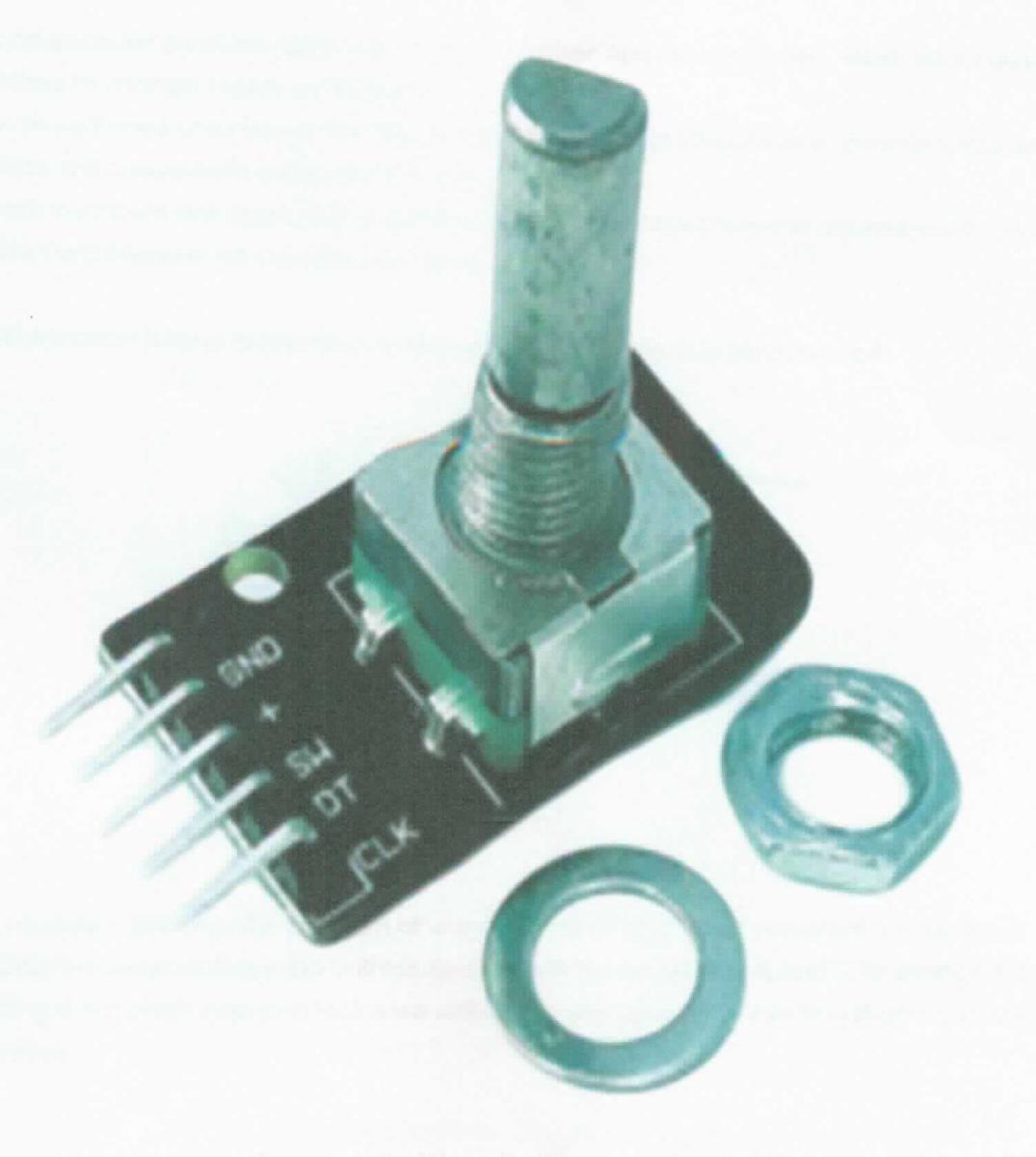Sogenannter Drehimpulsgeber in Form eines kombinierten Gerätes aus einem Winkelencoder und einem Schalter, im Wesentlichen bestehend aus einer mit dem Encoder, zwei Widerständen und fünf Kontaktstiften bestückten Leiterplatte (siehe Abbildung in der Anlage). Wird die Welle des Encoders gedreht, bewegt sich in dessen Inneren eine Geberscheibe, welche je nach Drehrichtung fortlaufend zwei Schalter betätigt. Aus dem daraus resultierenden Rechtecksignal kann sowohl die Drehrichtung als auch die Winkelstellung ermittelt werden. Darüber hinaus ist die Welle mit einem Mittenschaltkontakt ausgestattet, welche durch axialen Druck auf die Welle betätigt wird.
Zwischen dem Encoder und dem Schalter ist keine kennzeichnende Haupttätigkeit zu ermitteln.
Die Ware wird als "Gerät zum Messen oder Prüfen geometrischer Größen (Winkel) in Kapitel 90 anderweit weder genannt noch inbegriffen, anderes als von den Unterpositionen (HS) 9031 10 bis 9031 49 erfasst" eingereiht.