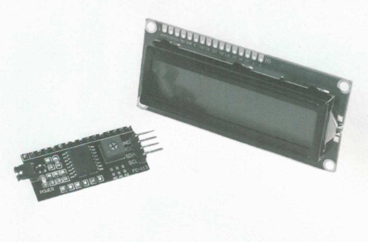 LCD-Anzeigemodul LCD Display 16x2 mit grünem Hintergrund und I2C Converter
Bundle (Abbildung siehe Anlage)
- aus einer monochromen Flüssigkristallanzeige mit passiver Matrix (STN-Technologie,
  Auflösung: 80 x 16 Pixel, aktive Anzeigefläche: 56,2 x 11,5 mm), LED-Hintergrundbe-
  leuchtung und Treiberelektronik auf einer gedruckten Schaltung (Abmessungen: ca. 80
  x 36 x 12,5 mm) mit einer 16-poligen Schnittstelle,
- ausschließlich zur Anzeige von Grafiken und alphanumerischen Zeichen (2 Linien, 16
  Zeichen pro Linie) bestimmt,
- zusammen mit Beipack (I2C Converter) in einer gemeinsamen Verkaufsumschließung.
Das LCD-Anzeigemodul bestimmt den Charakter des Ganzen.

"Elektrisches Sichtsignalgerät, kein Gerät der Positionen 8512 und 8530, kein Alarm-
 gerät, Anzeigetafel mit Flüssigkristallanzeige (LCD), nicht mit aktiver Matrix-Flüssig-
 kristallanzeige (LCD) - LCD-Anzeigemodul, in Warenzusammenstellung in Aufmachung
 für den Einzelverkauf mit nicht charakterbestimmendem Beipack"