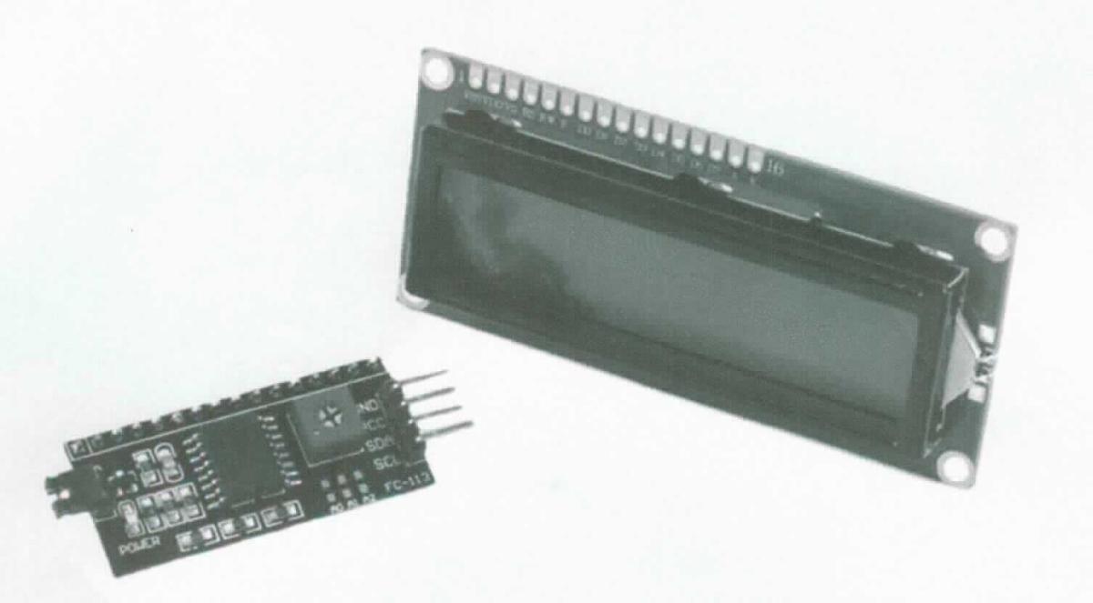 LCD-Anzeigemodul LCD Display 16x2 mit blauem Hintergrund und I2C Converter
Bundle (Abbildung siehe Anlage)
- aus einer monochromen Flüssigkristallanzeige mit passiver Matrix (STN-Technologie,
  Auflösung: 80 x 16 Pixel, aktive Anzeigefläche: 56,2 x 11,5 mm), LED-Hintergrundbe-
  leuchtung und Treiberelektronik auf einer gedruckten Schaltung (Abmessungen: ca. 80
  x 36 x 12,5 mm) mit einer 16-poligen Schnittstelle,
- ausschließlich zur Anzeige von Grafiken und alphanumerischen Zeichen (2 Linien, 16
  Zeichen pro Linie) bestimmt,
- zusammen mit Beipack (I2C Converter) in einer gemeinsamen Verkaufsumschließung.
Das LCD-Anzeigemodul bestimmt den Charakter des Ganzen.

"Elektrisches Sichtsignalgerät, kein Gerät der Positionen 8512 und 8530, kein Alarm-
 gerät, Anzeigetafel mit Flüssigkristallanzeige (LCD), nicht mit aktiver Matrix-Flüssig-
 kristallanzeige (LCD) - LCD-Anzeigemodul, in Warenzusammenstellung in Aufmachung
 für den Einzelverkauf mit nicht charakterbestimmendem Beipack"