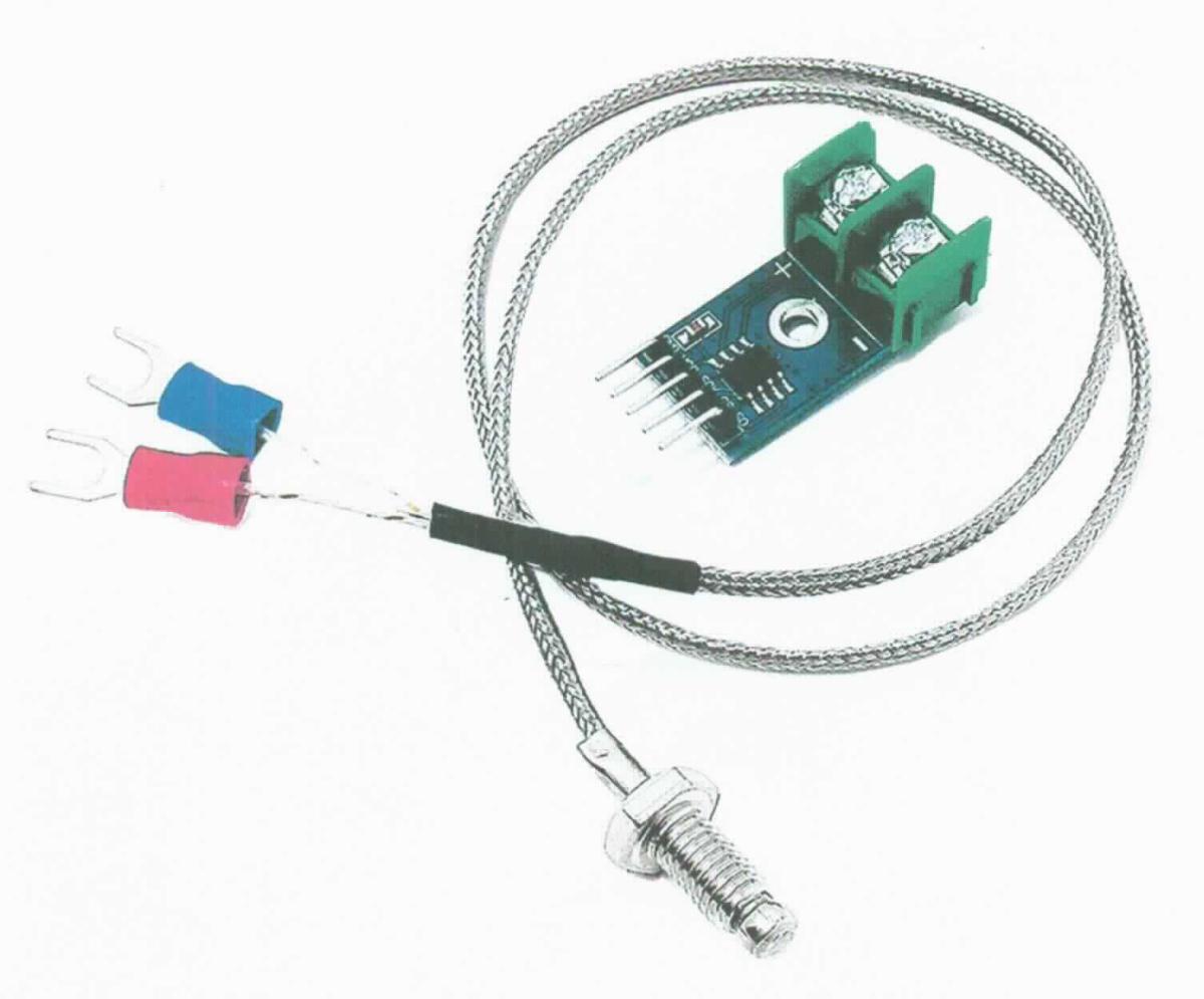 Temperatursensor in Form einer funktionellen Einheit, bestehend aus einer Messsonde und einer Verarbeitungseinheit (siehe Abbildung in der Anlage). Die Messsonde setzt sich aus einem Sensorkopf aus unedlem Metall mit einem Außengewinde und Sechskant sowie einem zweipoligen Kabel mit Anschlussstücken zusammen. Der Kopf enthält ein Thermoelement Typ K. Die Verarbeitungseinheit besteht im Wesentlichen aus einer Platine (15 x 25 x 13 mm), welche mit einem IC, zwei Schraubanschlussklemmen für die Messsonde sowie fünf Anschlusskontakten bestückt ist. Der Temperatursensor dient dem Messen der Temperatur in einem Bereich von 0 bis 1024 °C. Das Messergebnis wird über eine digitale Schnittstelle ausgegeben.
Die Ware wird als "Thermometer, nicht mit anderen Instrumenten der Position 9025 kombiniert, nicht unmittelbar ablesbar, flüssigkeitsgefüllt, anderes als für zivile Luftfahrzeuge" eingereiht.