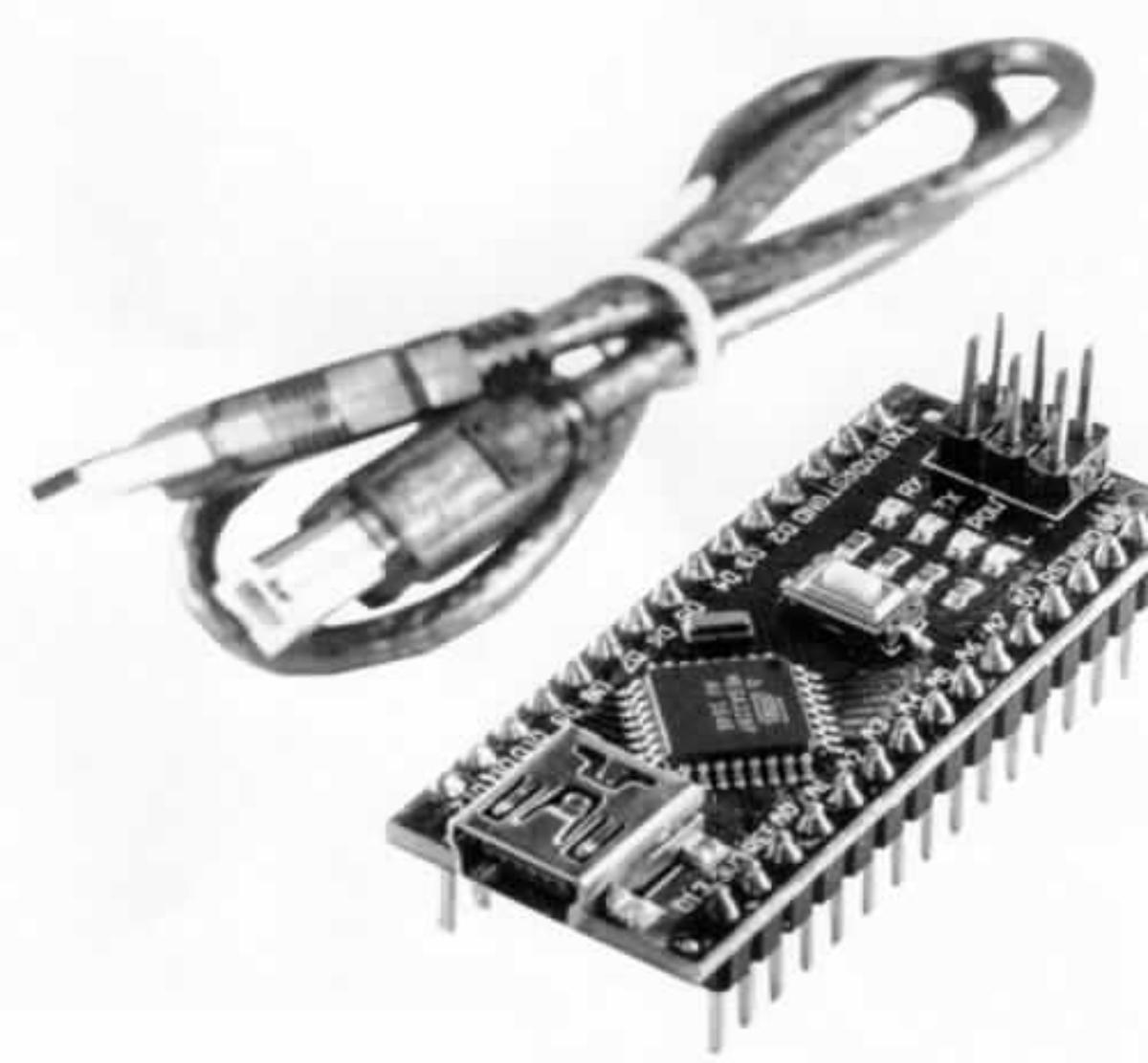 Sog. Mikrocontroller-Board, Nano V3.0, gelötete Version mit USB-Kabel,    
aus einer mit Mikrocontrollern (u.a. ATmega328P), einem Mini-B-USB-Anschluss, digitalen Ein- und Ausgängen, analogen Eingängen, analogen Eingängen sowie weiteren aktiven und passiven Bauelementen bestückten elektronischen Schaltung (Abmessungen 45 x 17,5 x 18 mm), nach Programmierung zum elektrischen Schalten und zum Steuern verschiedener Anwendungen bestimmt, aufgrund der Verwendung als charakterbestimmender Bestandteil gemeinsam mit einem USB-Kabel für den Einzelverkauf aufgemacht. 

Die Ware ist als "speicherprogrammierbare Steuerung, keine Vermittlungseinrichtung der Position 8517, für eine Spannung von 1000 V oder weniger, nicht von den Unterpositionen 8537 1010 bis 8537 1091 70 erfasst" einzureihen.