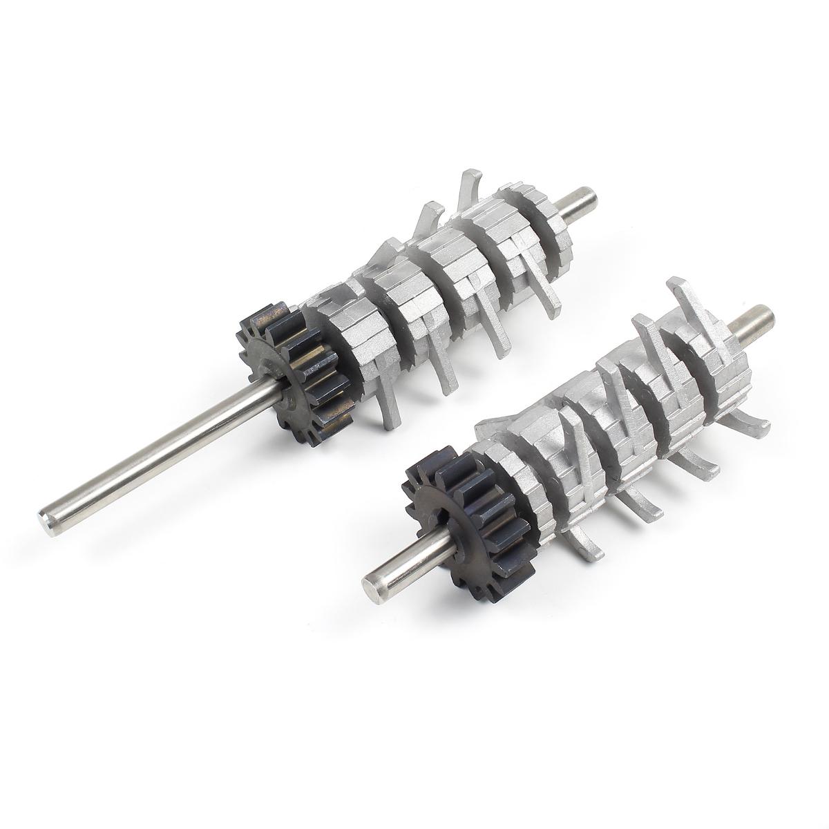 Welle für Fruchtmühle (Abbildung siehe Anlage)
- zwei spezifisch gefertigte, zylindrische Erzeugnisse aus Aluminium (Länge 285 mm bzw. 210 mm) mit
  Zahnrad und mehreren gezahnten Walzensegmenten,
- nach Montage einer Handkurbel innerhalb einer Fruchtmühle zum Zerkleinern von Früchten.

"Teil, erkennbar ausschließlich bestimmt für Maschinen zum Bereiten von Wein, Most, Fruchtsäften oder
  ähnlichen Getränken - Antriebswelle für Fruchtmühle"