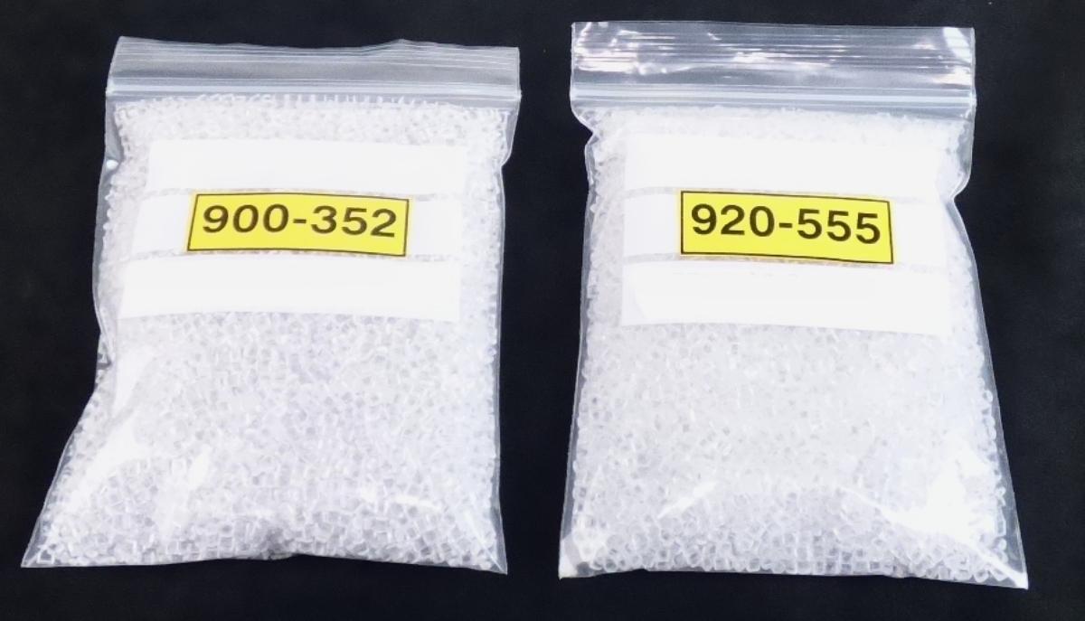 Angaben des Antragstellers:
Methylmethacrylat-Acrylnitril-Butadien-Styrol-Kunststoff, Methylmethacrylat modifiziertes ABS

Untersuchungen an einem Warenmuster:
Es wurden zwei transparente, leicht grau gefärbte Kunststoffgranulate (MABS) vorgelegt.

Befund:
Es handelt sich um Acrylpolymere in Primärform im Sinne der Unterposition (KN) 3906 9090.