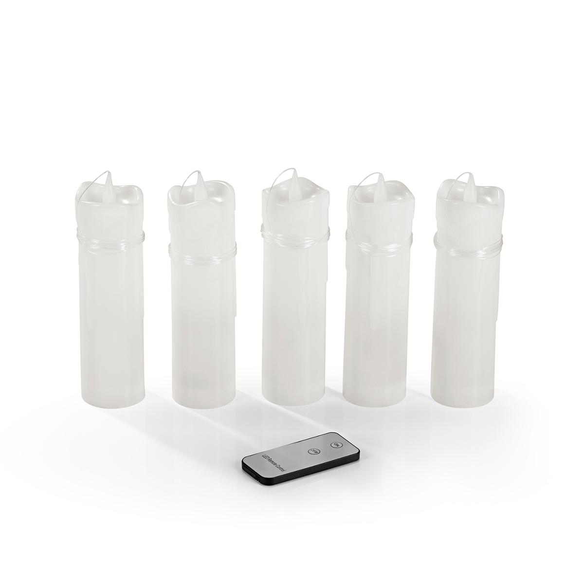Bei dem sog. LED-Kerze 5er-Set, Artikel-Nummer 05858, handelt es sich um fünf einzelne elektrische Beleuchtungskörper in Form von Nachbildungen weißer, zylinderförmiger Kerzen (H: ca. 19 cm; d: ca. 5 cm). Der mit einem Hohlraum versehene Korpus einer jeden Kerze besteht aus thermoplastischen Kunststoffen (Polypropylen innen, Acrylnitril-Butadien-Styrol außen) und ist mit einer starren LED-Flammennachbildung aus Kunststoff versehen. Die Erzeugnisse sind jeweils mit einem Batteriefach zur Aufnahme von zwei AA Batterien sowie einer dünnen Kunststoffschnur ausgestattet. Sie sind zum Aufstellen oder Aufhängen bestimmt, werden mittels einer Fernbedienung gesteuert (Ein-/Ausschalten) und sind für Beleuchtungszwecke im Innen- und Außenbereich vorgesehen.

Die Ware ist mit einer Gebrauchsanleitung in einem bedruckten Karton verpackt.

Das Set ist als "elektrischer Beleuchtungskörper, anderweit weder genannt noch inbegriffen, nicht von den Unterpositionen (HS) 9405 11 bis 9405 41 erfasst, ausschließlich zur Verwendung mit LED-Lichtquellen bestimmt, kein Scheinwerfer, aus Kunststoffen" einzureihen.