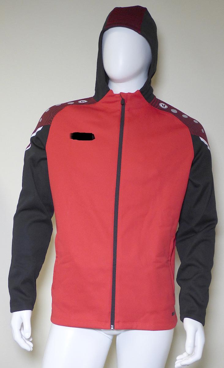 Strickjacke, sog. Kapuzenjacke Performance, Art. 6822, Größe L, Foto siehe Anlage,
- in einem Polybeutel verpackt,
- aus verschiedenen bis zu ca. 1,1 mm dicken, teilweise einseitig (Innenseite) gerauten, einfarbigen
  und buntgewirkten Gewirken aus laut Antrag 100 % Polyester (synthetische Chemiefasern),
- über die Taille reichend (Rückenlänge: ca. 73 cm),
- mit einer Kapuze,
- vorn mit einer durchgehenden Öffnung mit einem bis an den Kapuzenrand reichenden Reißverschluss,
  am Kapuzenrand mit einer kurzen Überlappung von links über rechts (Männerkleidung),
- mit langen Ärmeln,
- vorn mit zwei eingesetzten Taschen mit Reißverschluss unterhalb der Taille,
- am unteren Rand und an den Ärmelenden durch Umschlagen und Festnähen gesäumt,
- weist weder aufgrund der Ausstattung (ungefüttert) noch des Schnitts (nicht in Bahnen gearbeitet) eine
  Formfestigkeit auf, somit keine Jacke,
- wird im Allgemeinen nicht über jeder anderen Kleidung und zum Schutz gegen das Wetter getragen,
  somit keine Ware der Position 6101.

"Strickjacke, aus Gewirken, aus Chemiefasern, für Männer"